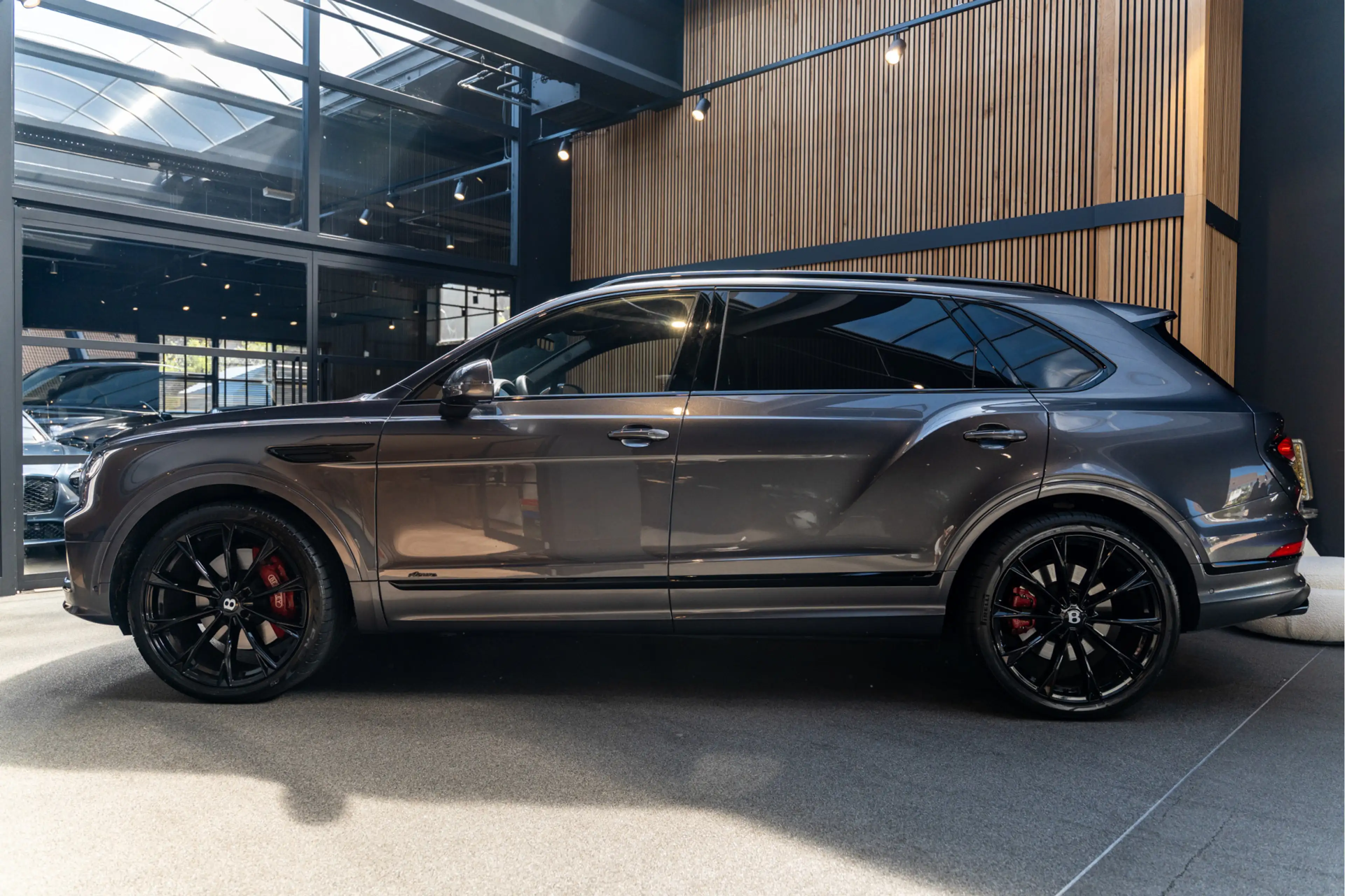 Bentley Bentayga Azure EWB Naim Entertainment Massage 4.0 V8 Azure — photo 3