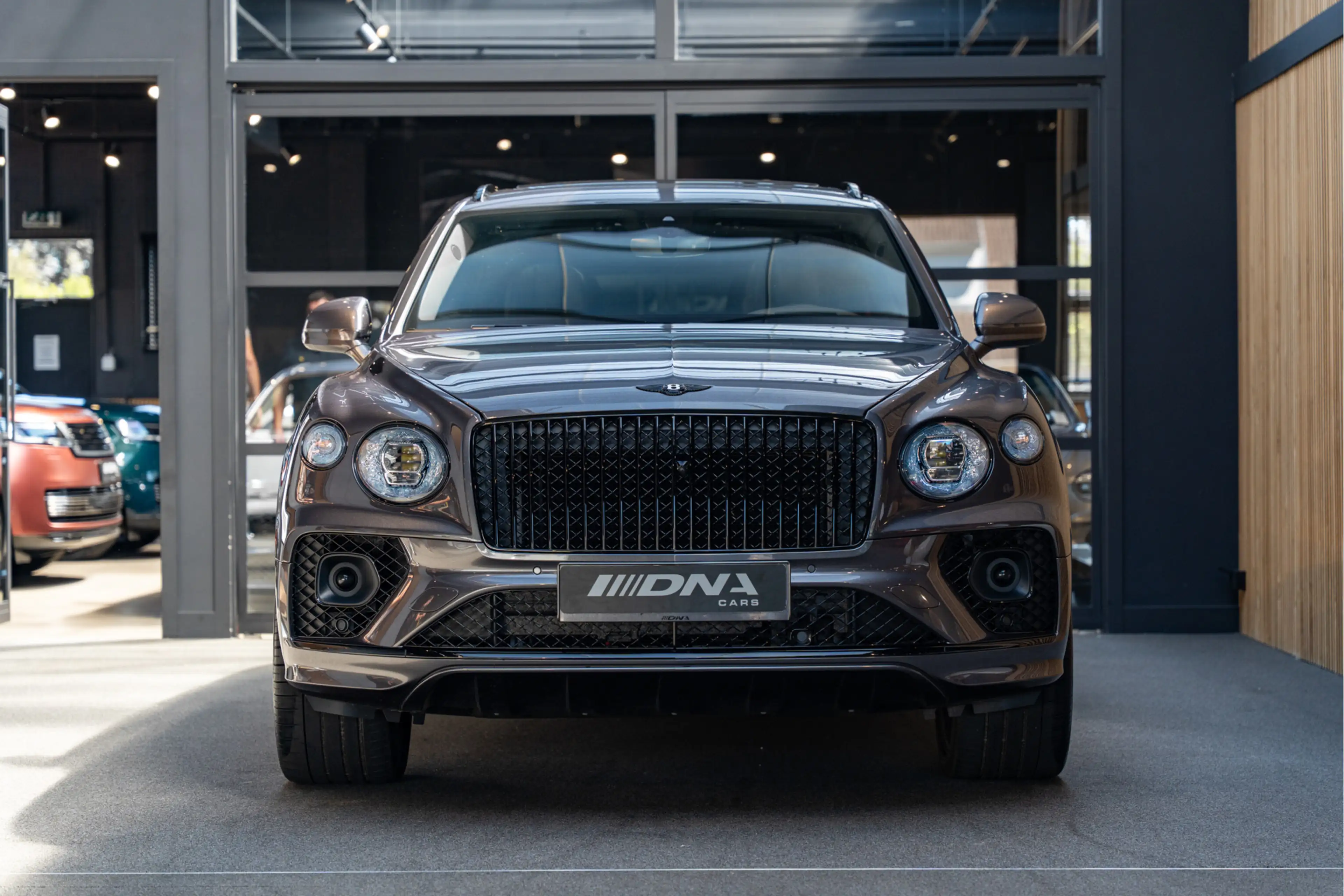 Bentley Bentayga Azure EWB Naim Entertainment Massage 4.0 V8 Azure — photo 2