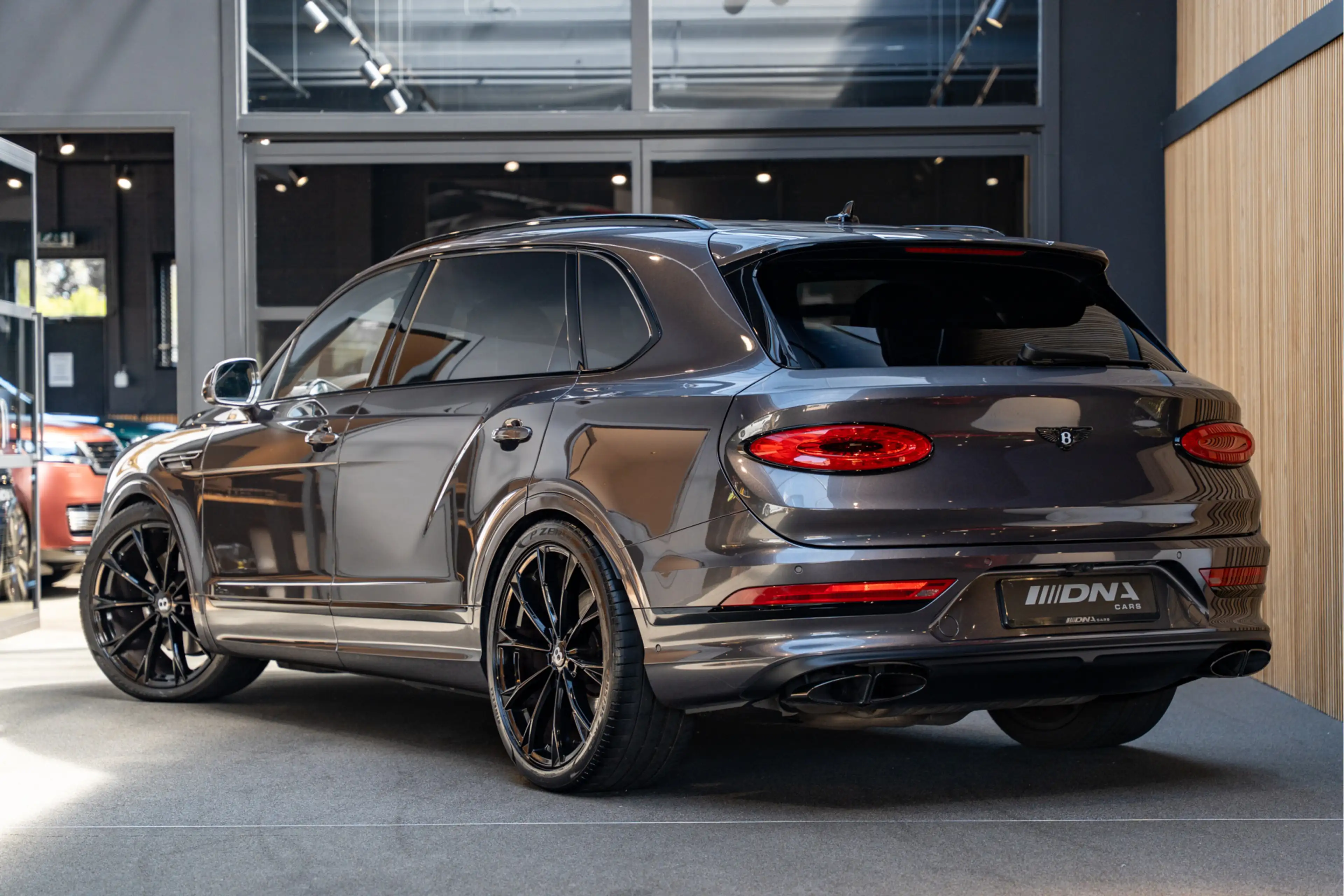 Bentley Bentayga Azure EWB Naim Entertainment Massage 4.0 V8 Azure — photo 5