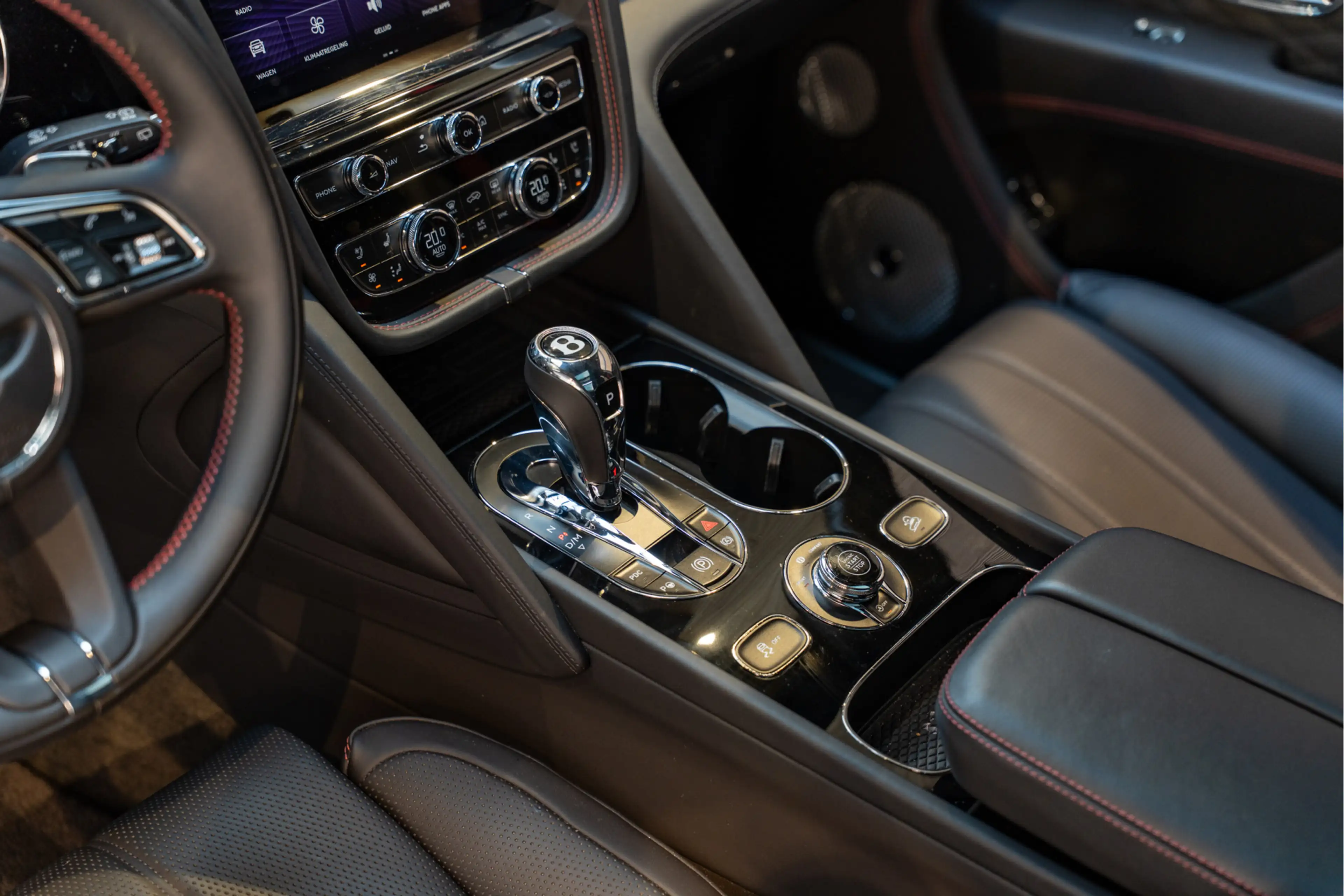 Bentley Bentayga Azure EWB Naim Entertainment Massage 4.0 V8 Azure — photo 32