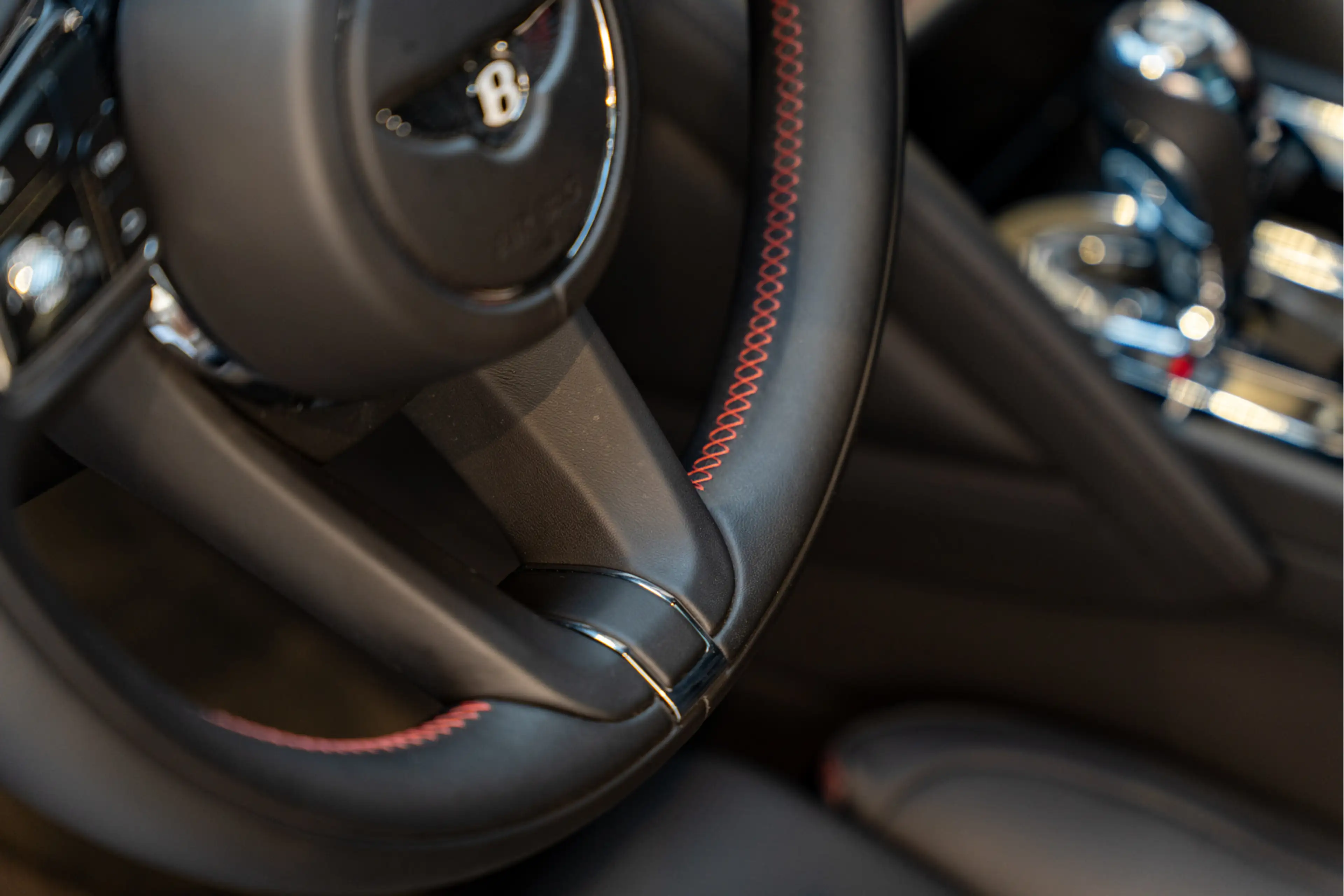 Bentley Bentayga Azure EWB Naim Entertainment Massage 4.0 V8 Azure — photo 33
