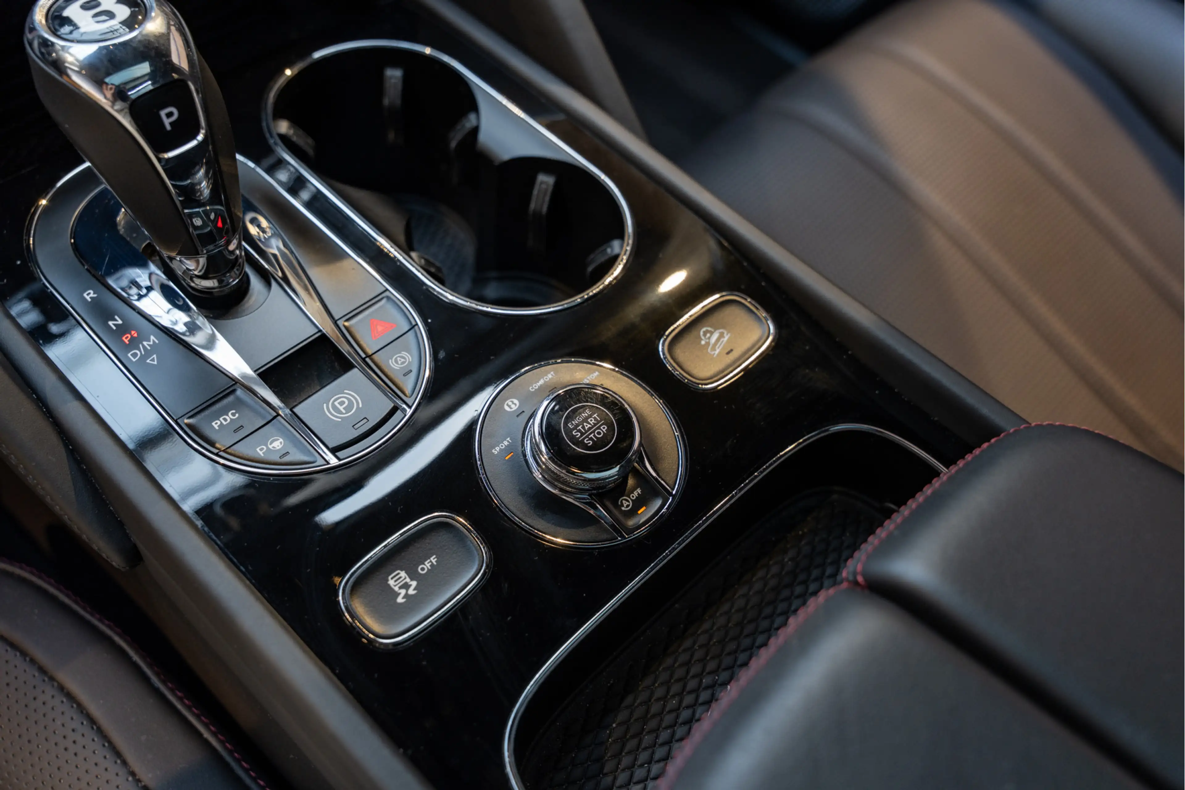 Bentley Bentayga Azure EWB Naim Entertainment Massage 4.0 V8 Azure — photo 38
