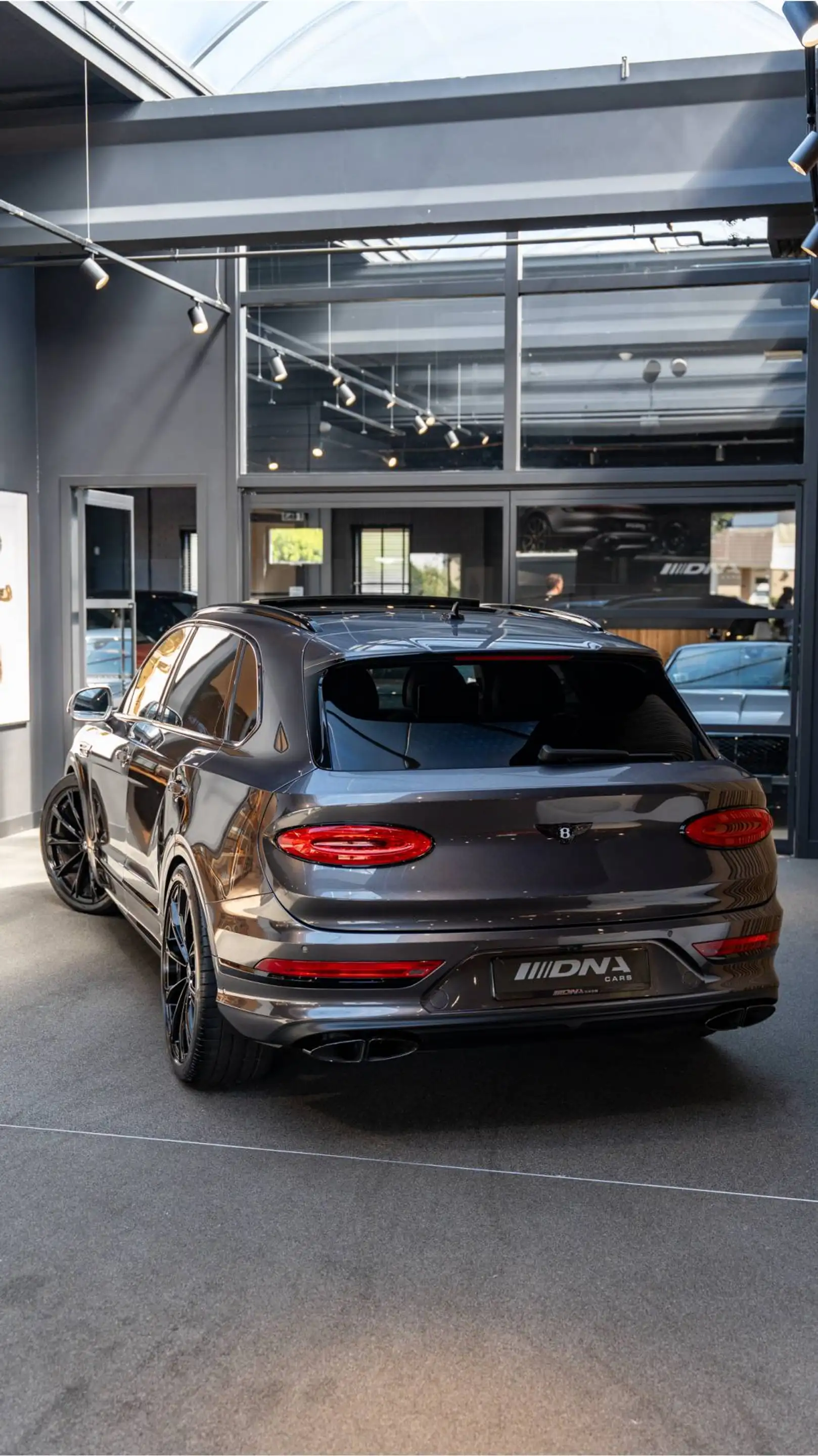 Bentley Bentayga Azure EWB Naim Entertainment Massage 4.0 V8 Azure — photo 24
