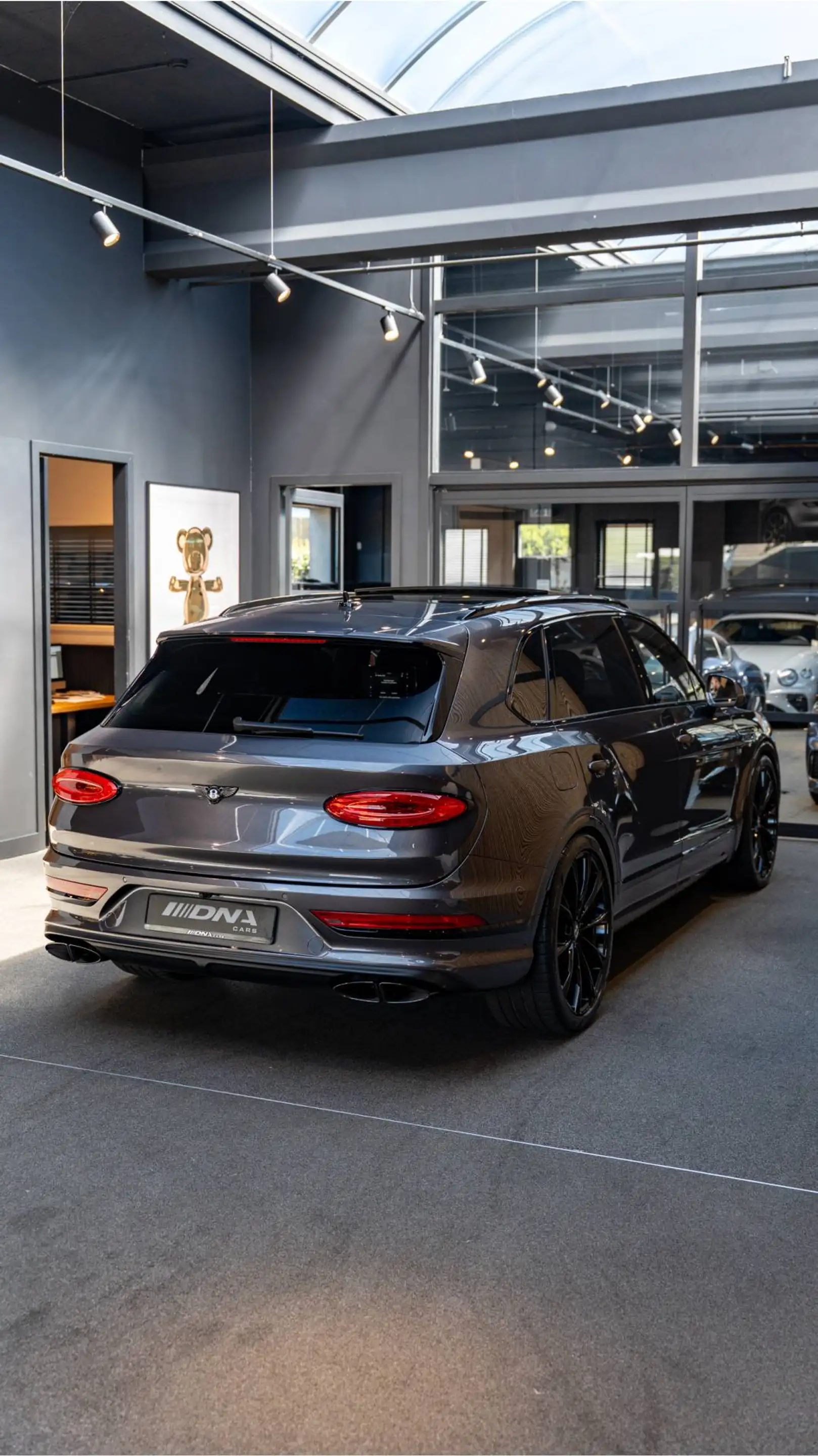 Bentley Bentayga Azure EWB Naim Entertainment Massage 4.0 V8 Azure — photo 23