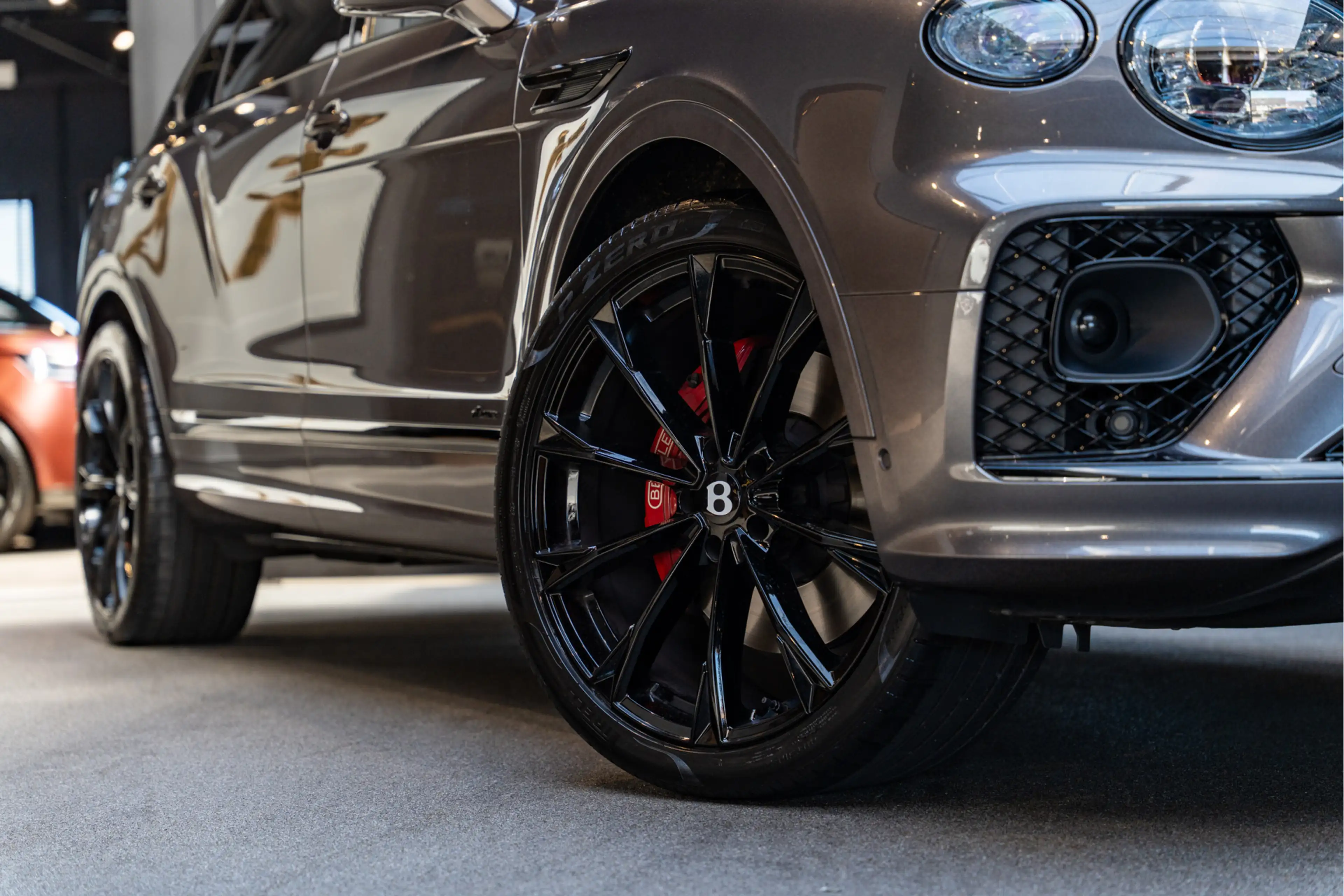 Bentley Bentayga Azure EWB Naim Entertainment Massage 4.0 V8 Azure — photo 11