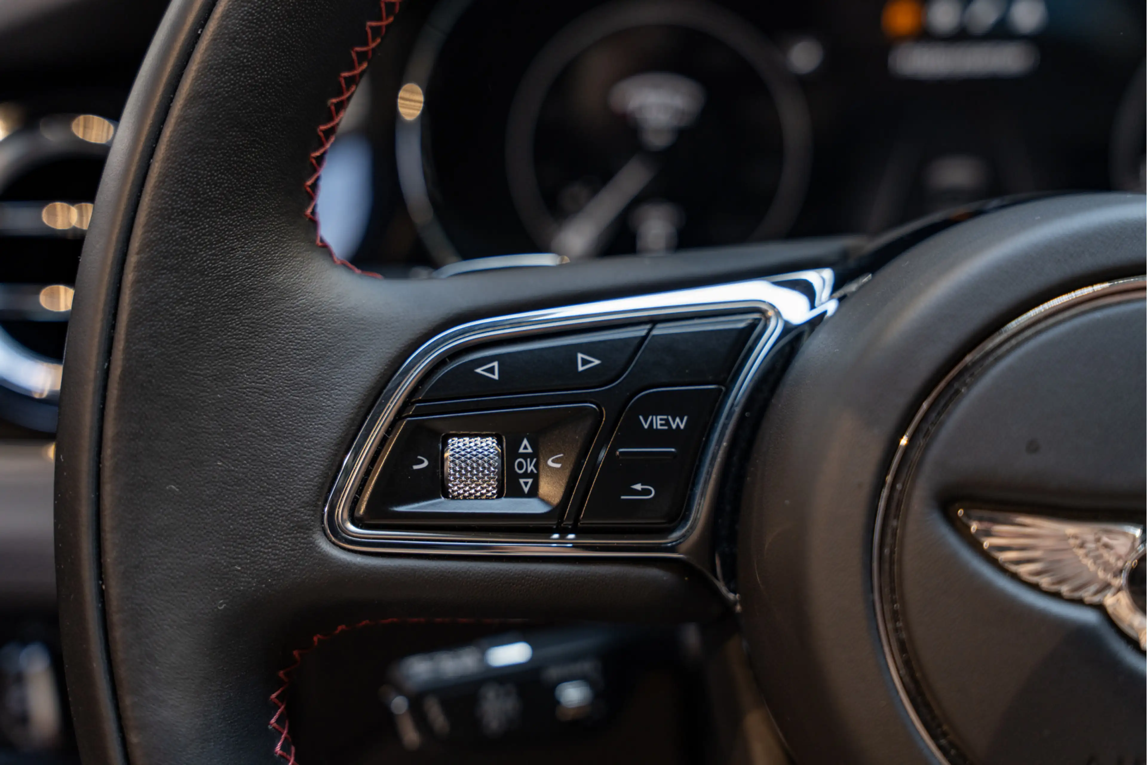 Bentley Bentayga Azure EWB Naim Entertainment Massage 4.0 V8 Azure — photo 35