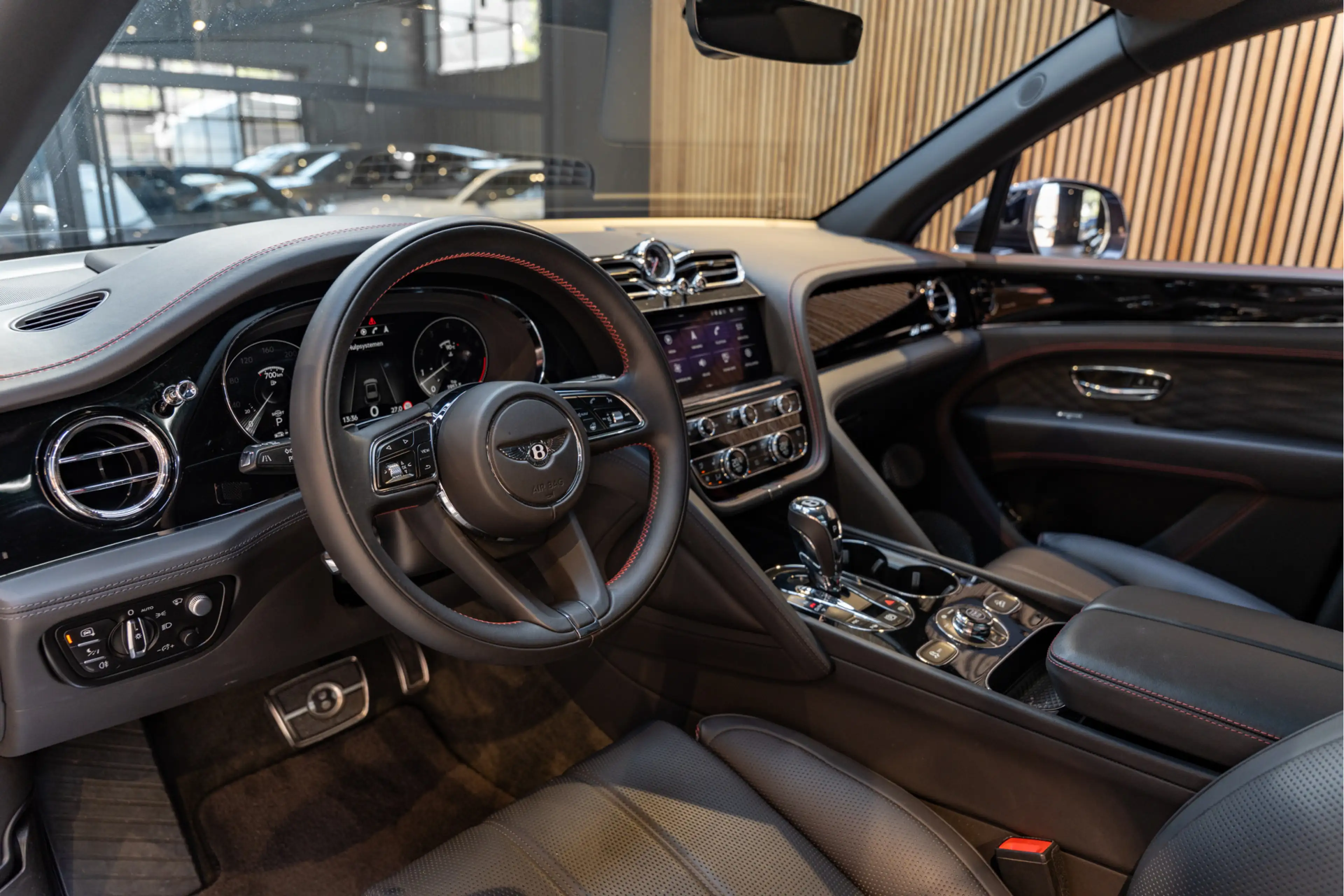 Bentley Bentayga Azure EWB Naim Entertainment Massage 4.0 V8 Azure — photo 6
