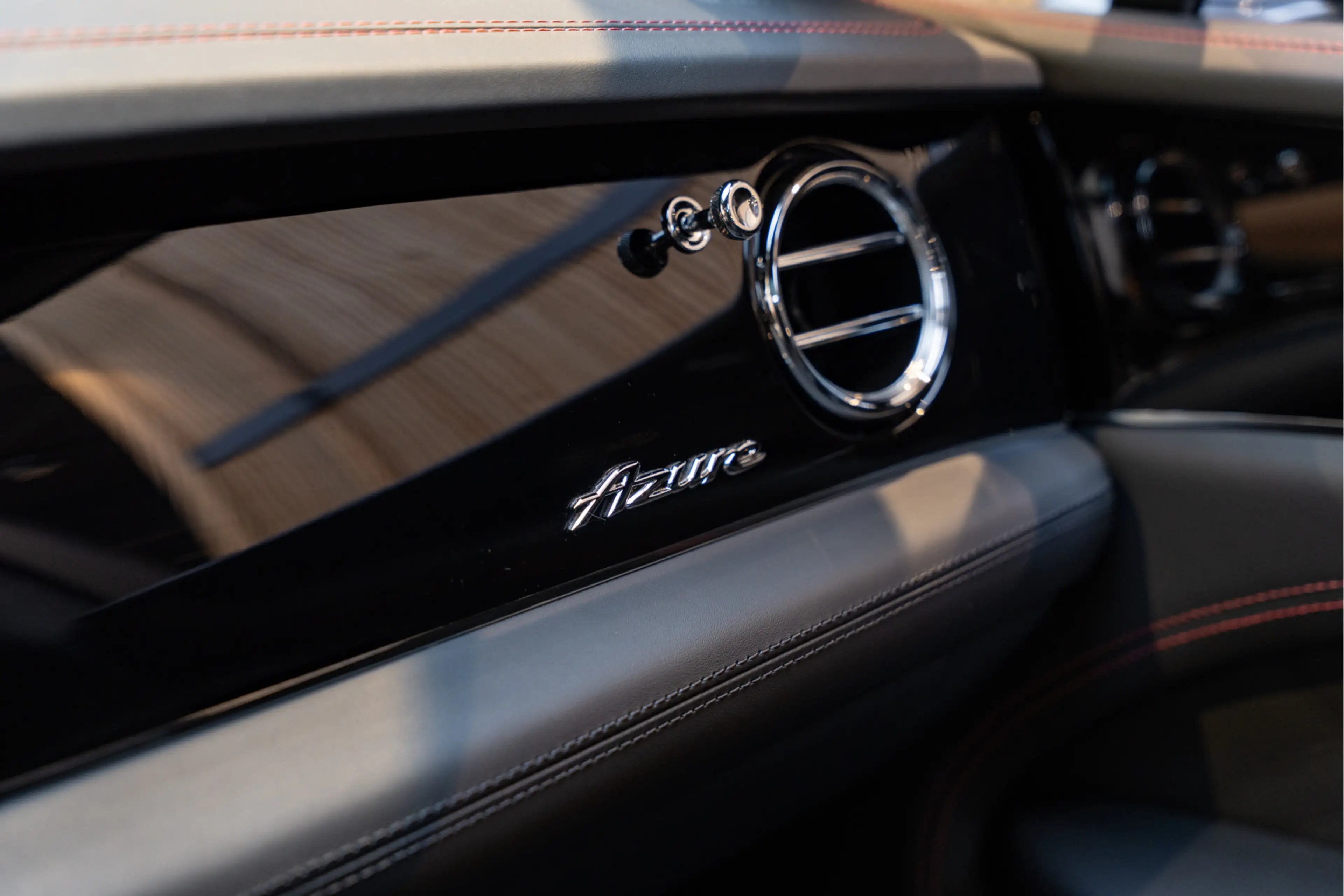Bentley Bentayga Azure EWB Naim Entertainment Massage 4.0 V8 Azure — photo 40