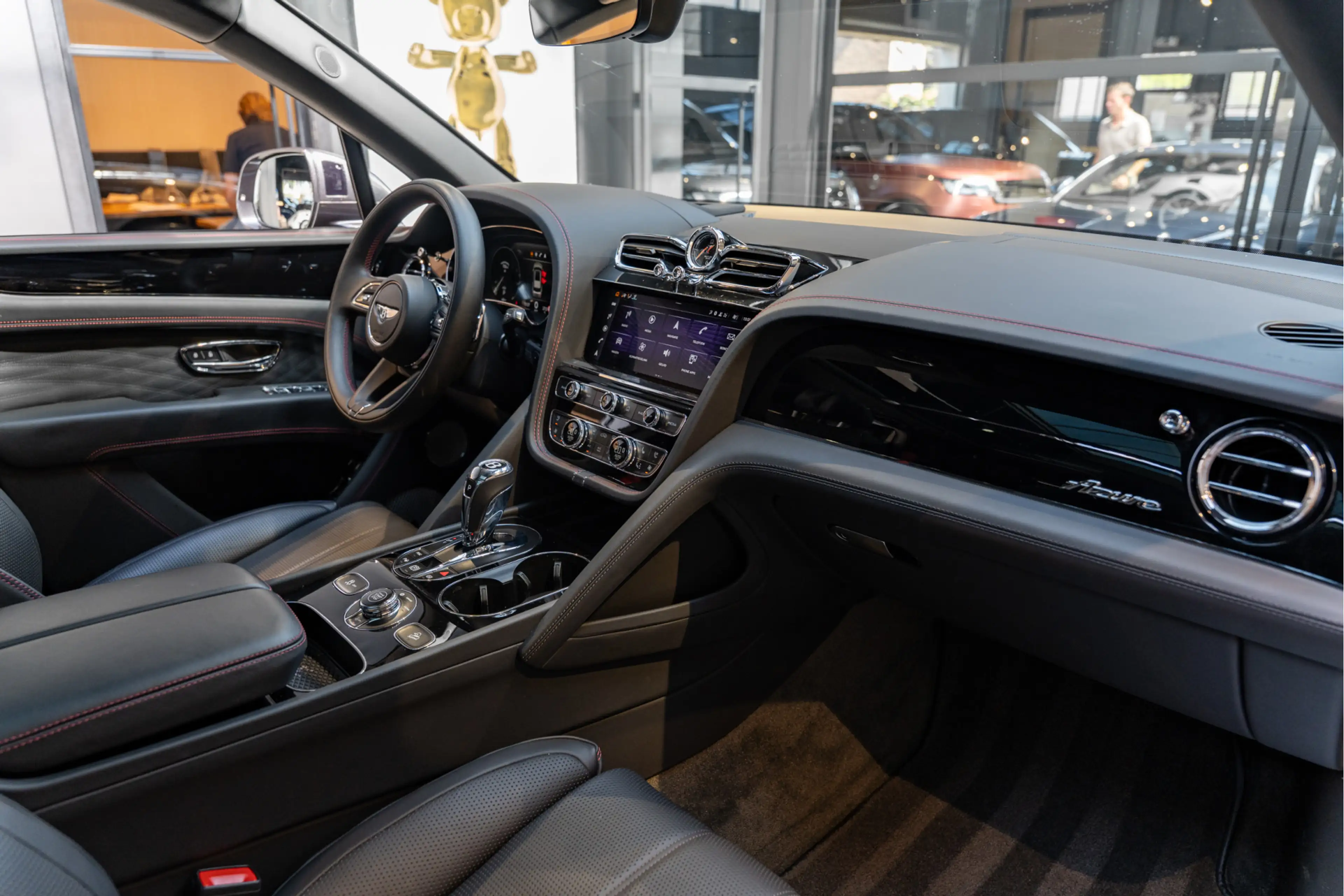 Bentley Bentayga Azure EWB Naim Entertainment Massage 4.0 V8 Azure — photo 8