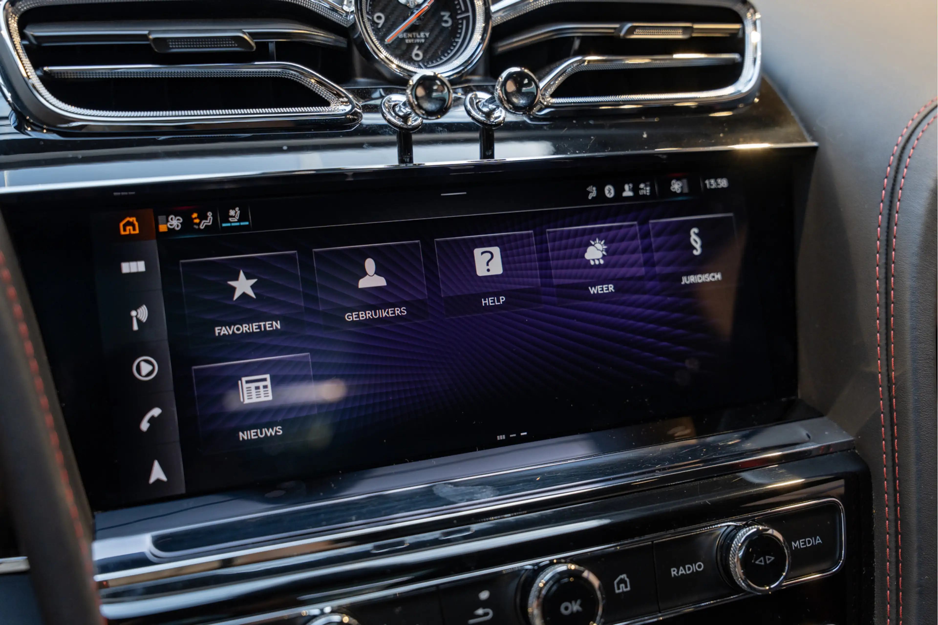 Bentley Bentayga Azure EWB Naim Entertainment Massage 4.0 V8 Azure — photo 44