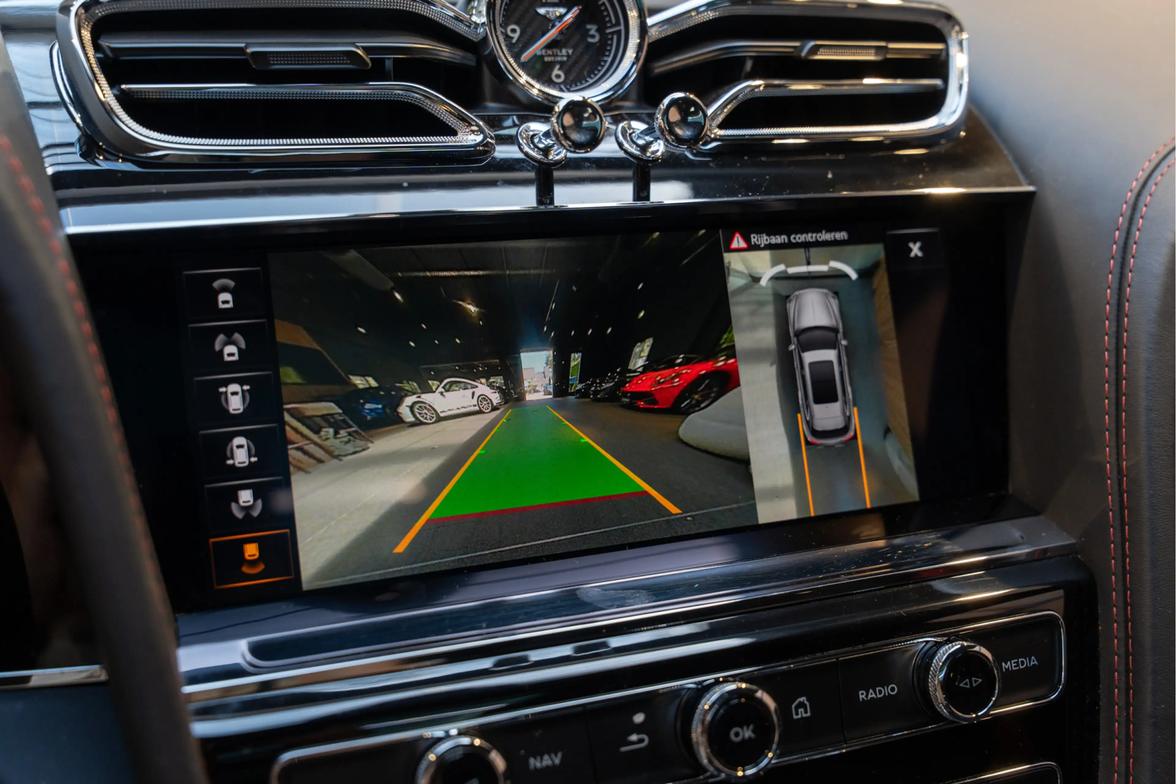 Bentley Bentayga Azure EWB Naim Entertainment Massage 4.0 V8 Azure — photo 45