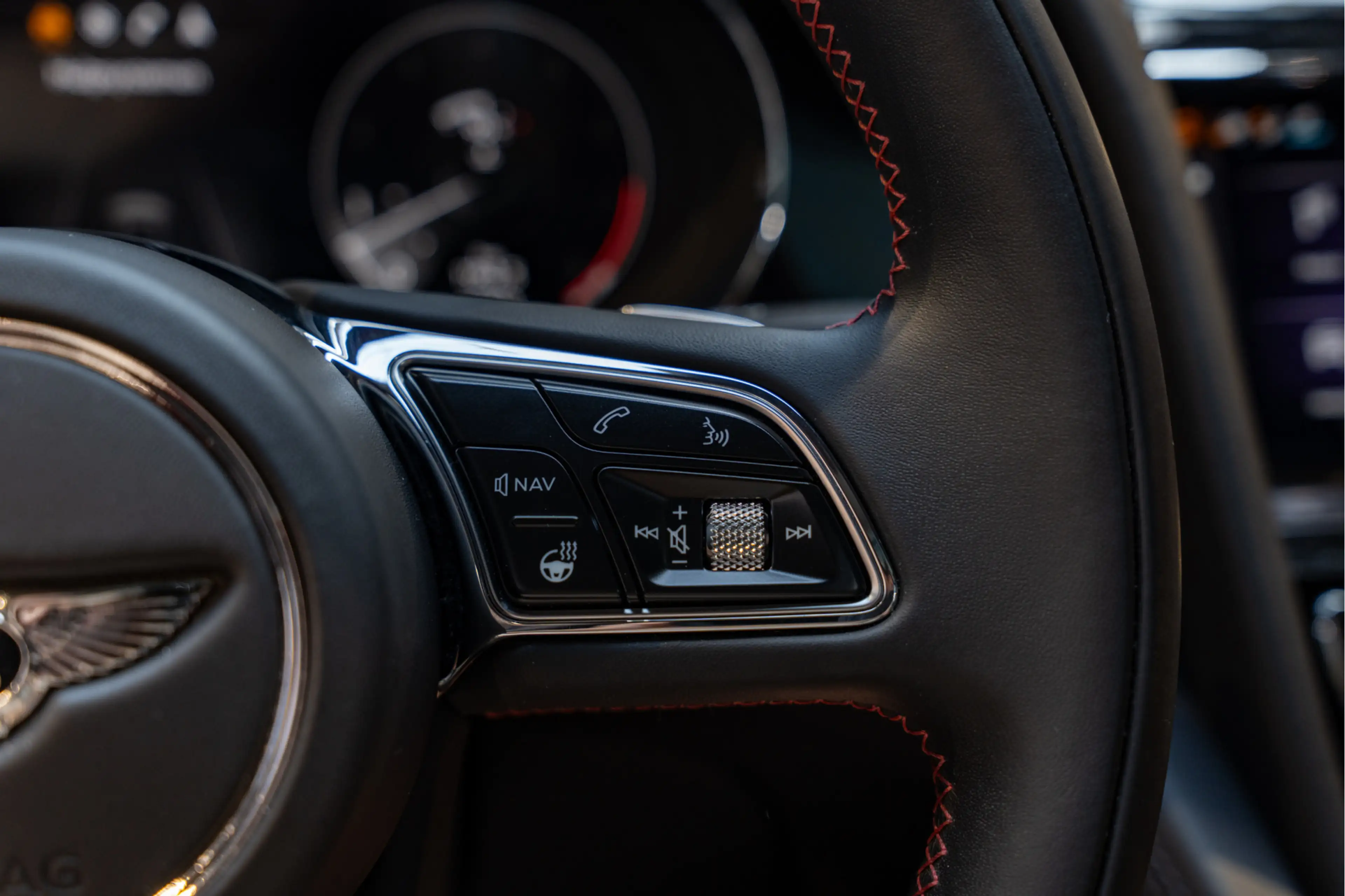Bentley Bentayga Azure EWB Naim Entertainment Massage 4.0 V8 Azure — photo 36