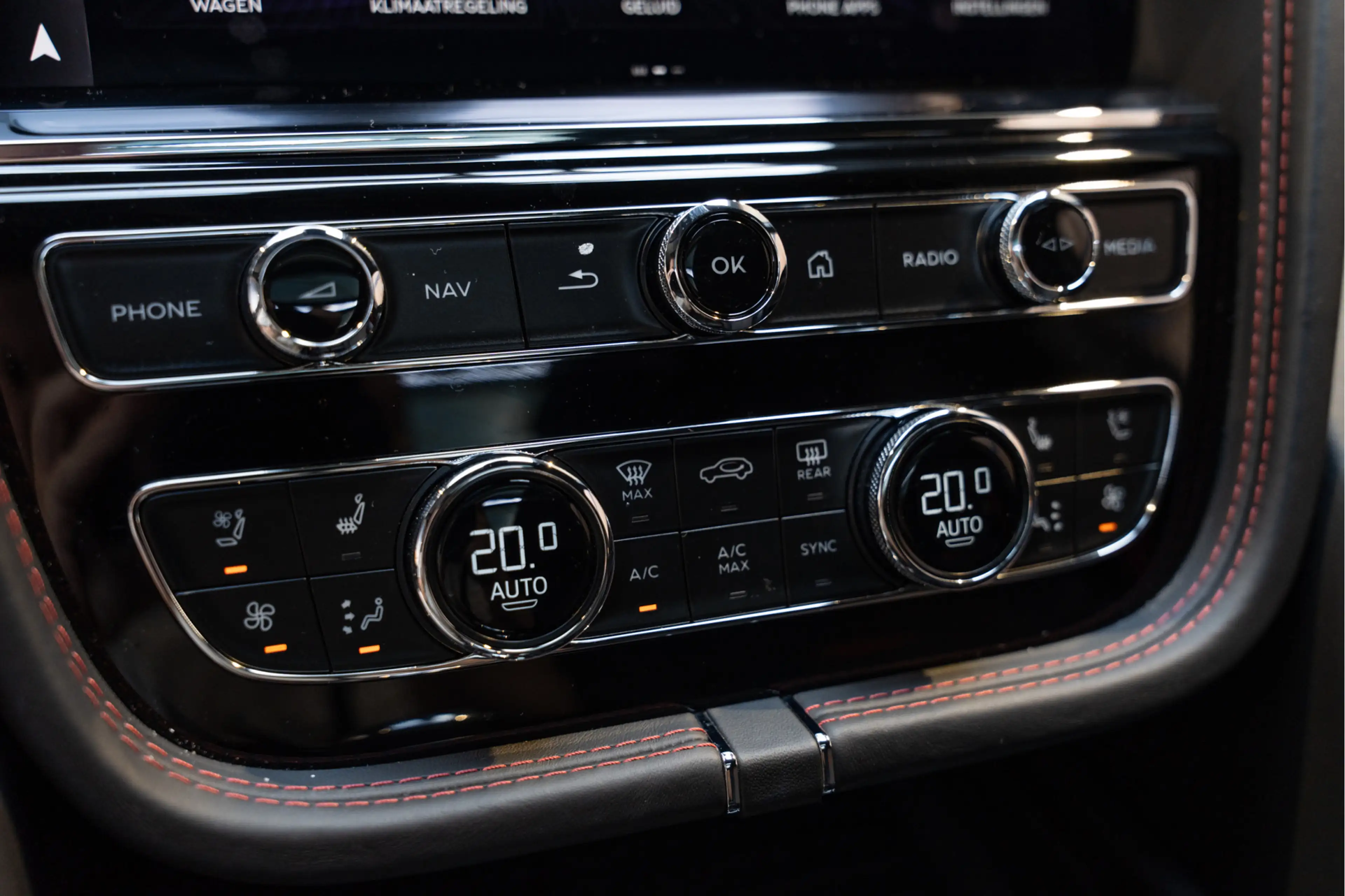 Bentley Bentayga Azure EWB Naim Entertainment Massage 4.0 V8 Azure — photo 42