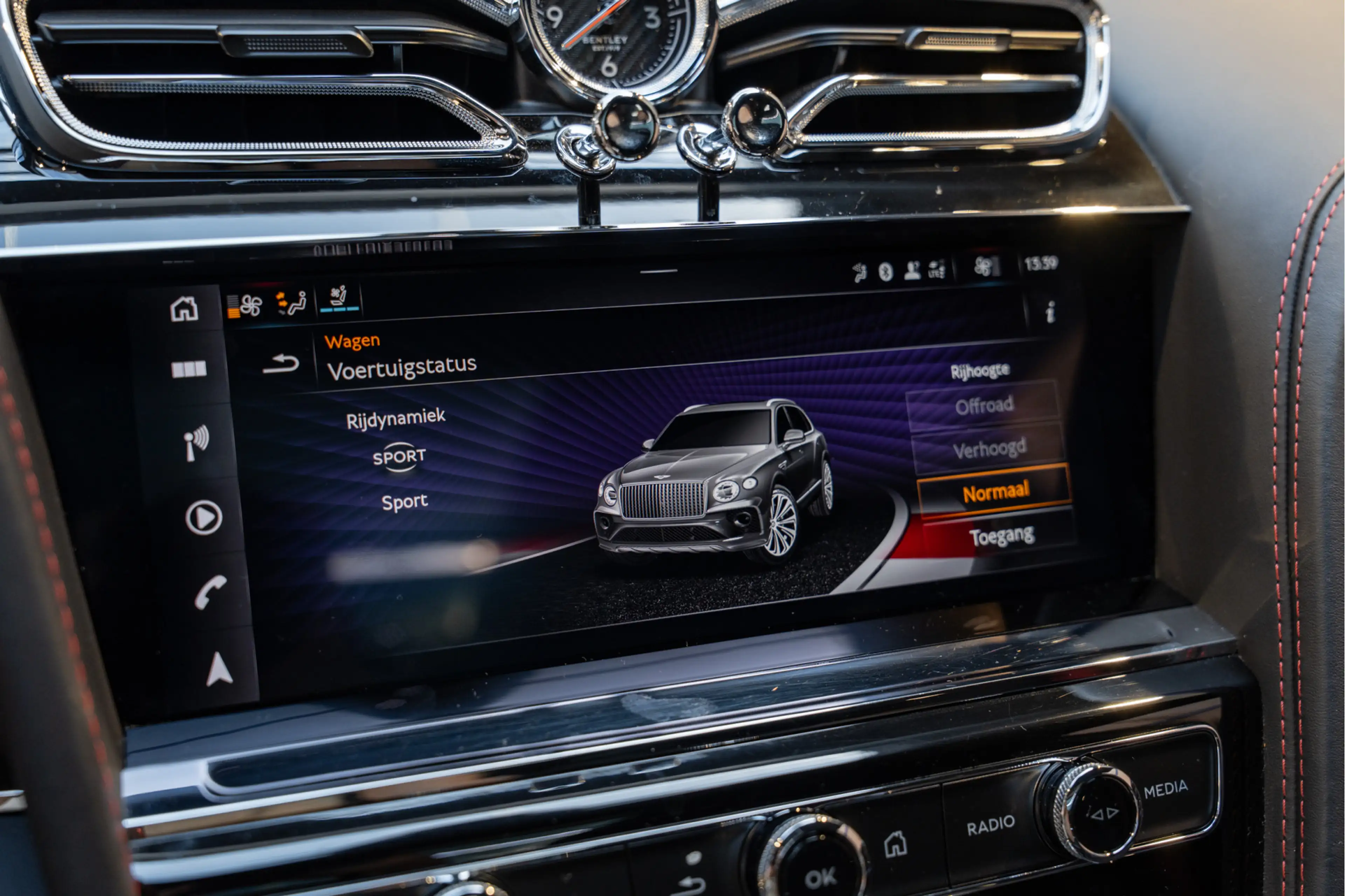Bentley Bentayga Azure EWB Naim Entertainment Massage 4.0 V8 Azure — photo 46