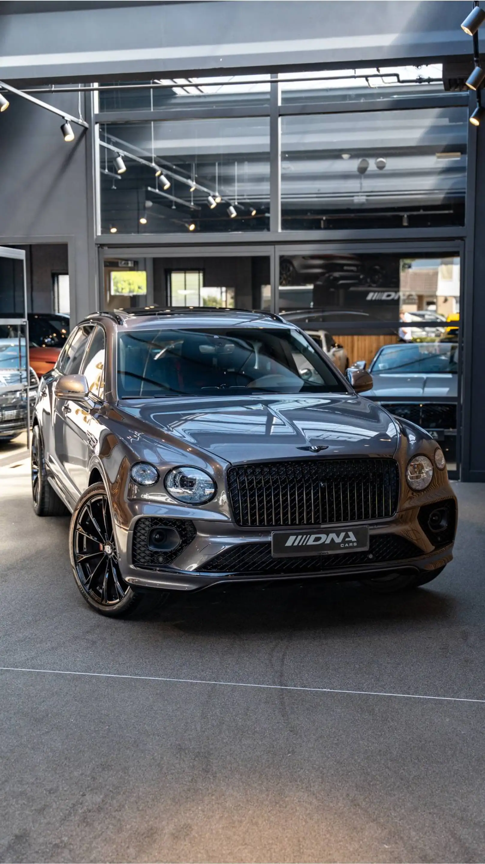 Bentley Bentayga Azure EWB Naim Entertainment Massage 4.0 V8 Azure — photo 18