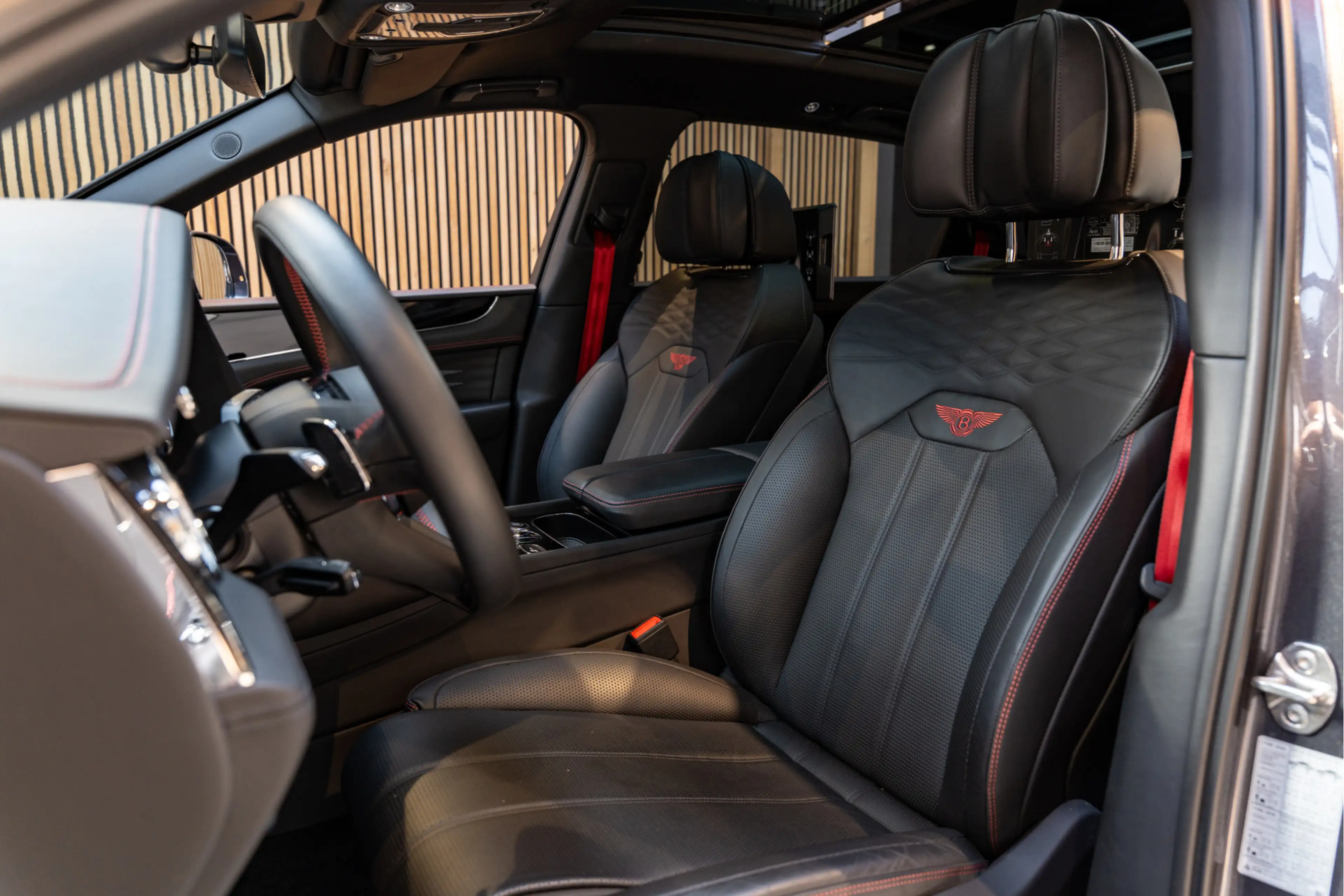 Bentley Bentayga Azure EWB Naim Entertainment Massage 4.0 V8 Azure — photo 50
