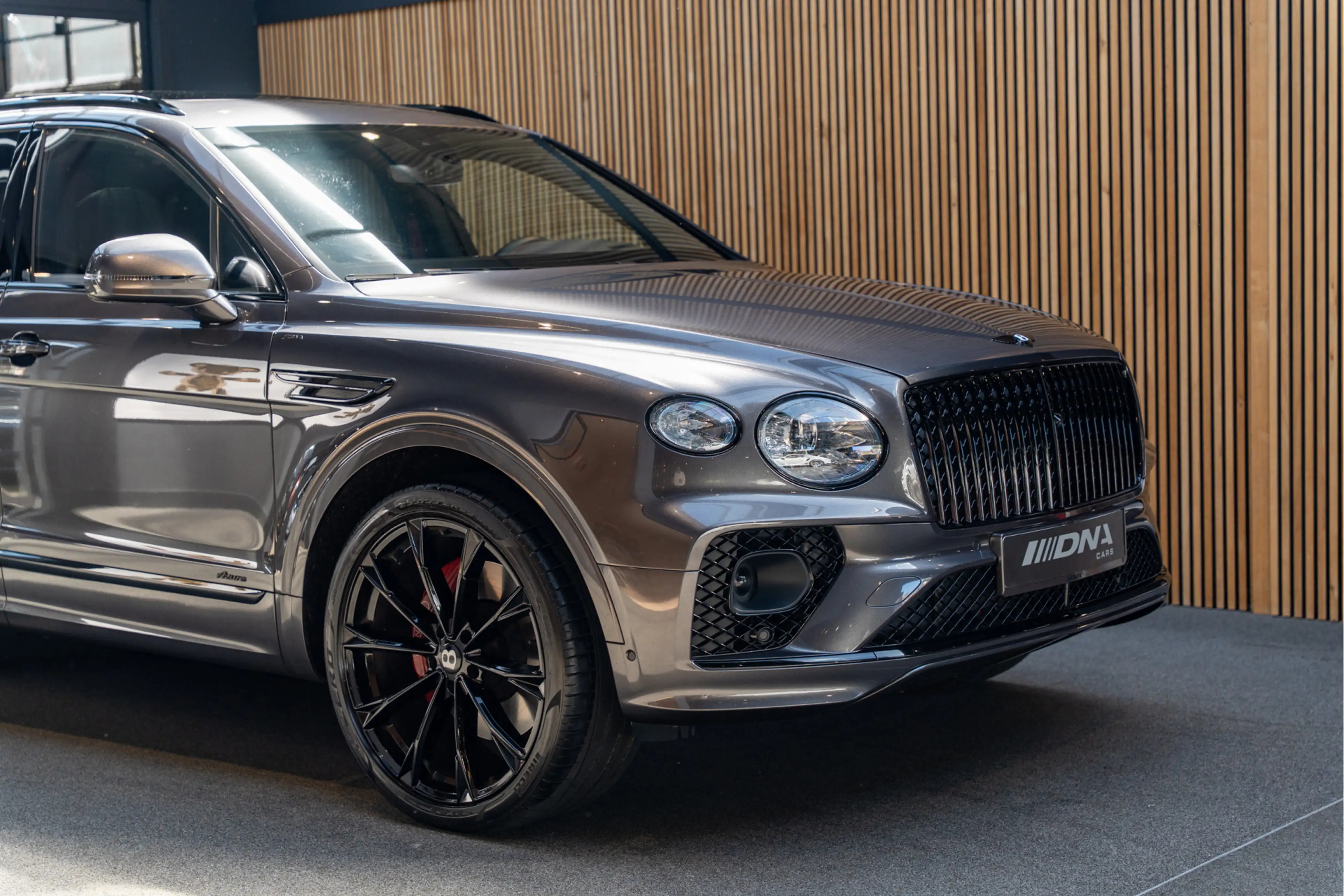 Bentley Bentayga Azure EWB Naim Entertainment Massage 4.0 V8 Azure — photo 9