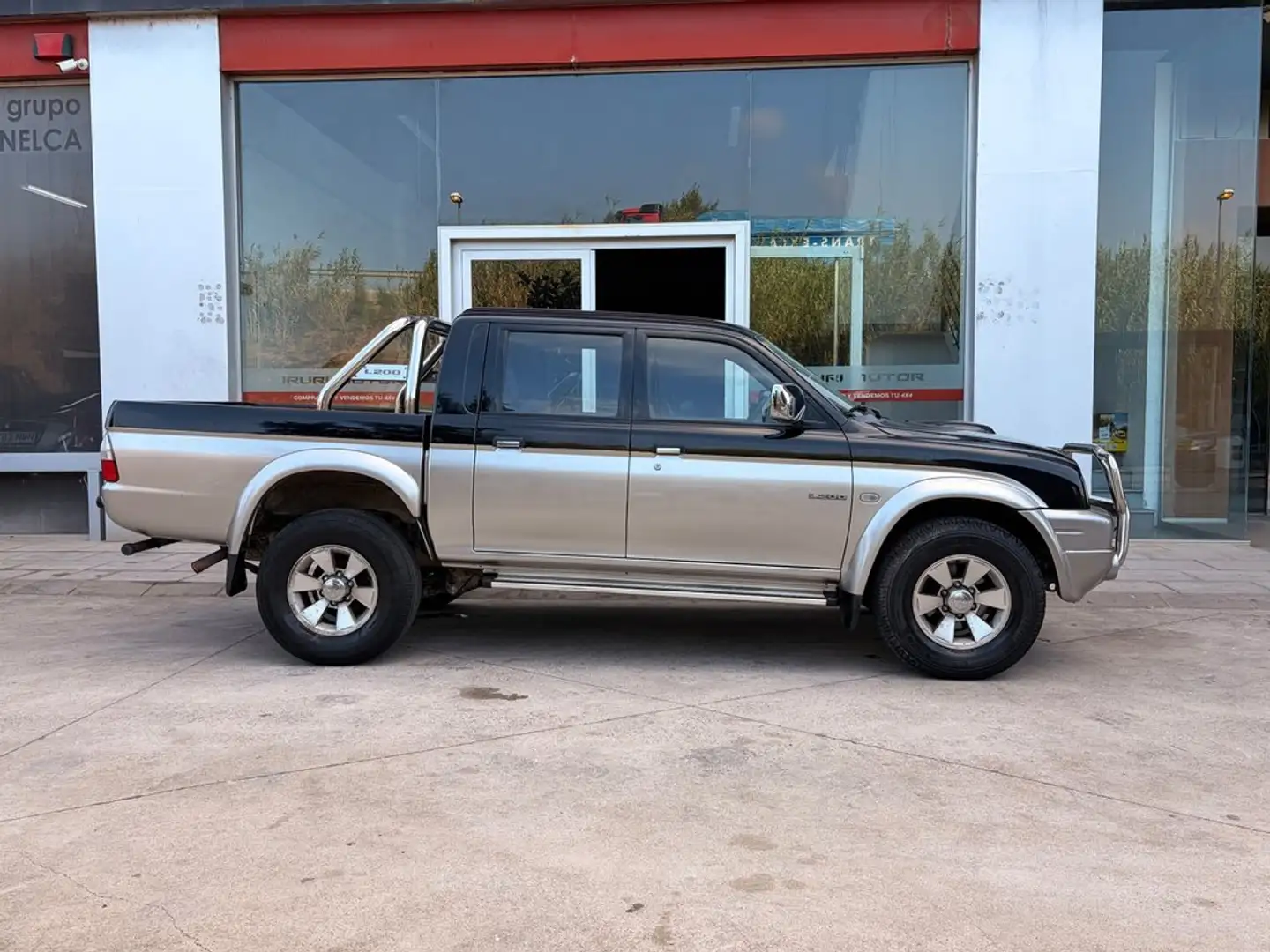 Mitsubishi L200 Double Cab 2.5TDI Intense 4x4 Negro - 2