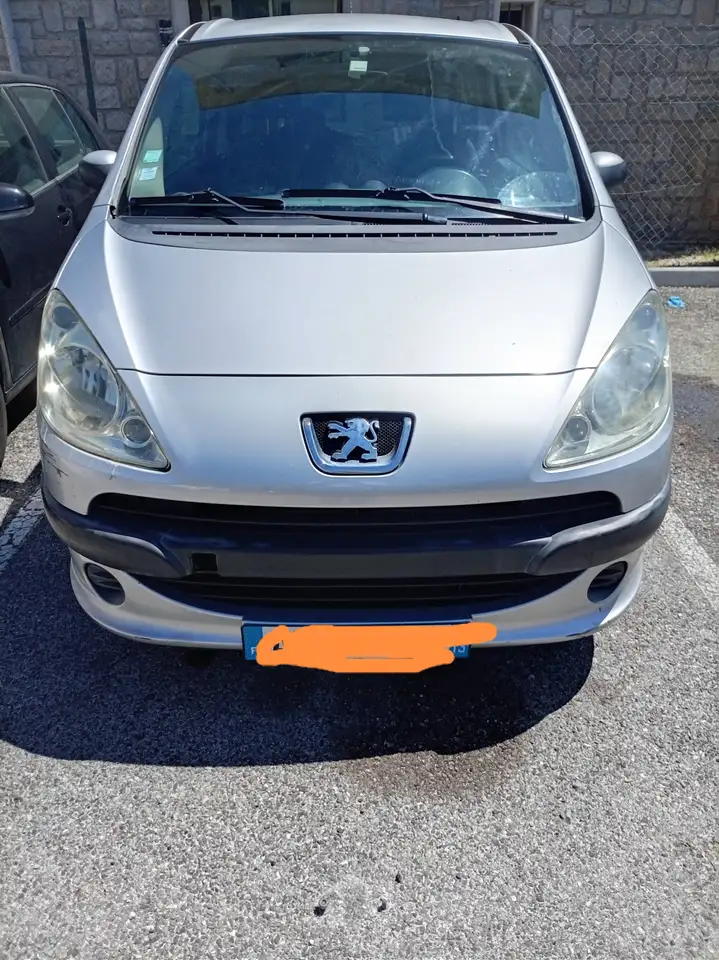 Peugeot 1007 1.4e 75ch Sporty