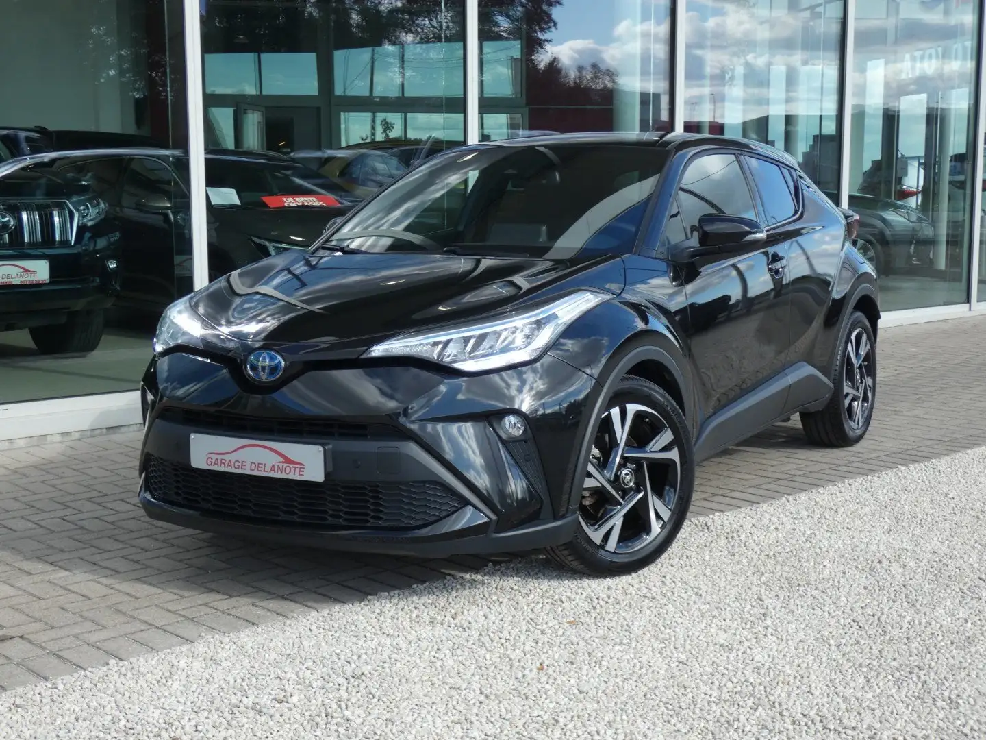Toyota C-HR 2.0i HYBRID C-Lub +GPS+Dodehoek+Trekhaak 184pk Zwart - 1