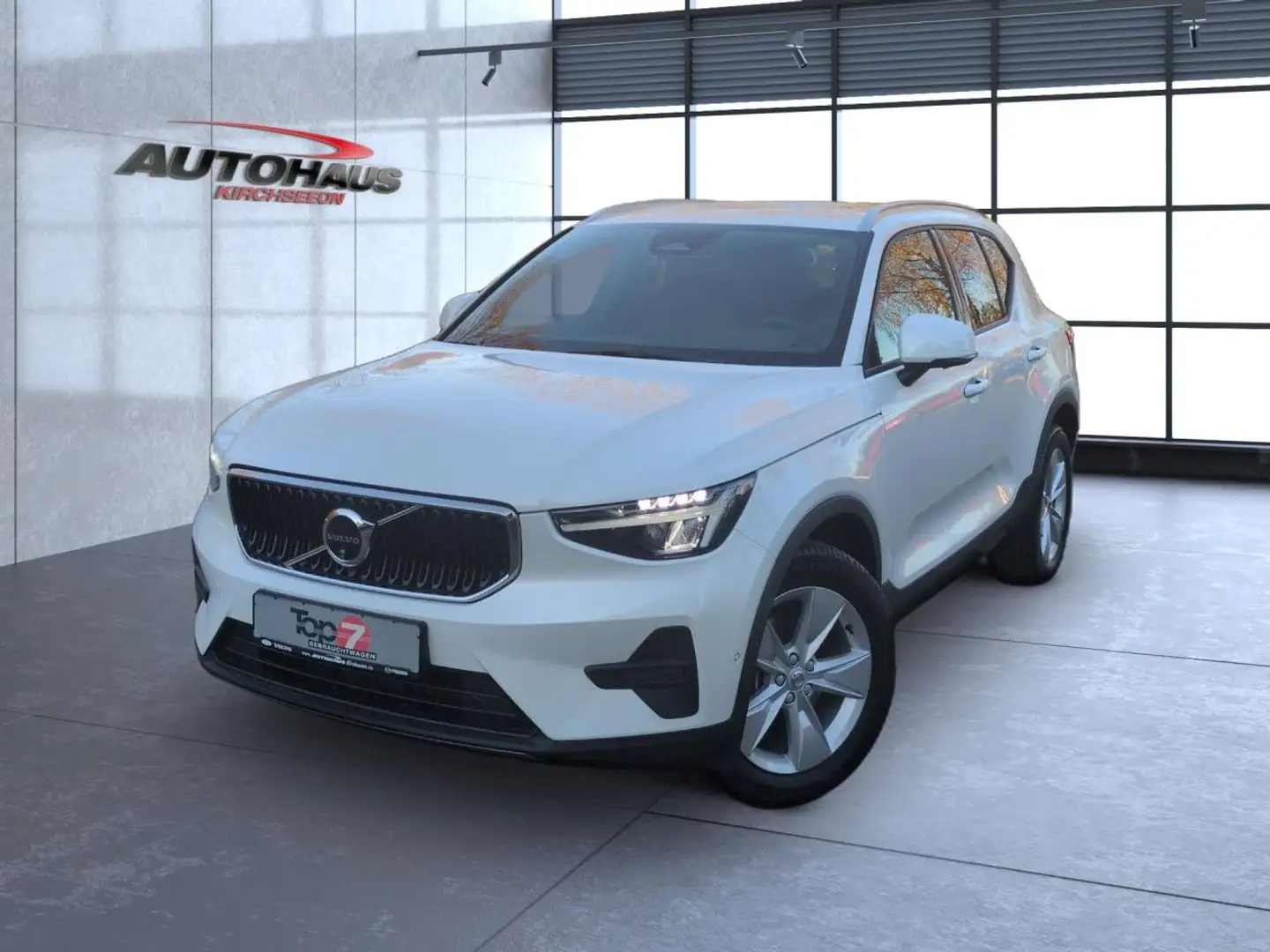 Volvo XC40 B3 (Benzin) Core 2WD Automatik Bluetooth Navi Weiß - 2