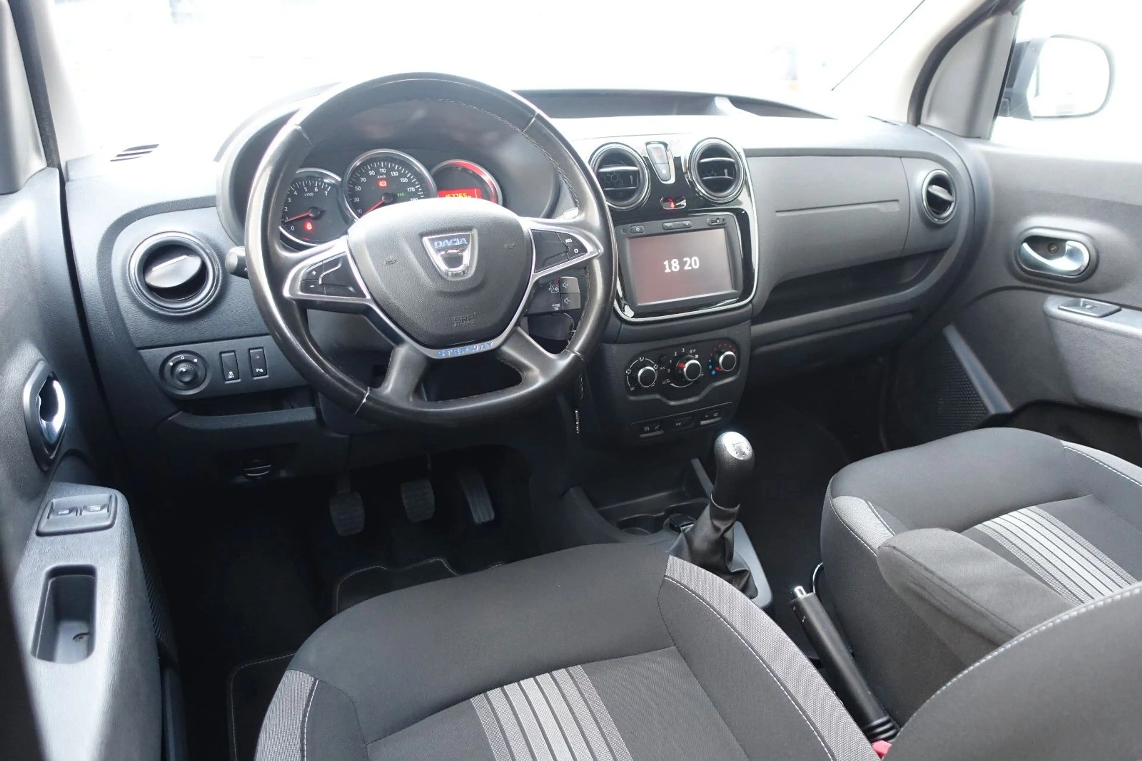 Dacia Dokker Stepway Celebration*NAVI*SHZ*AHK*TEMPOMAT — photo 9