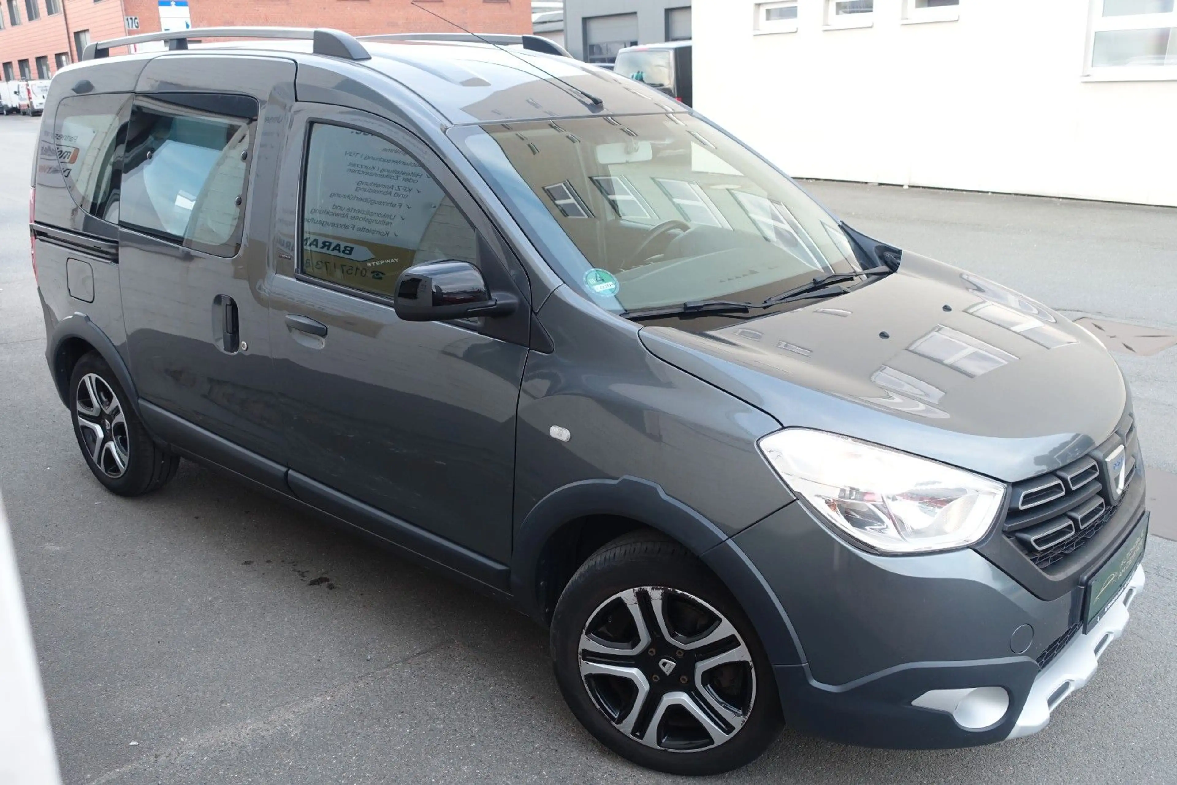 Dacia Dokker Stepway Celebration*NAVI*SHZ*AHK*TEMPOMAT — photo 3