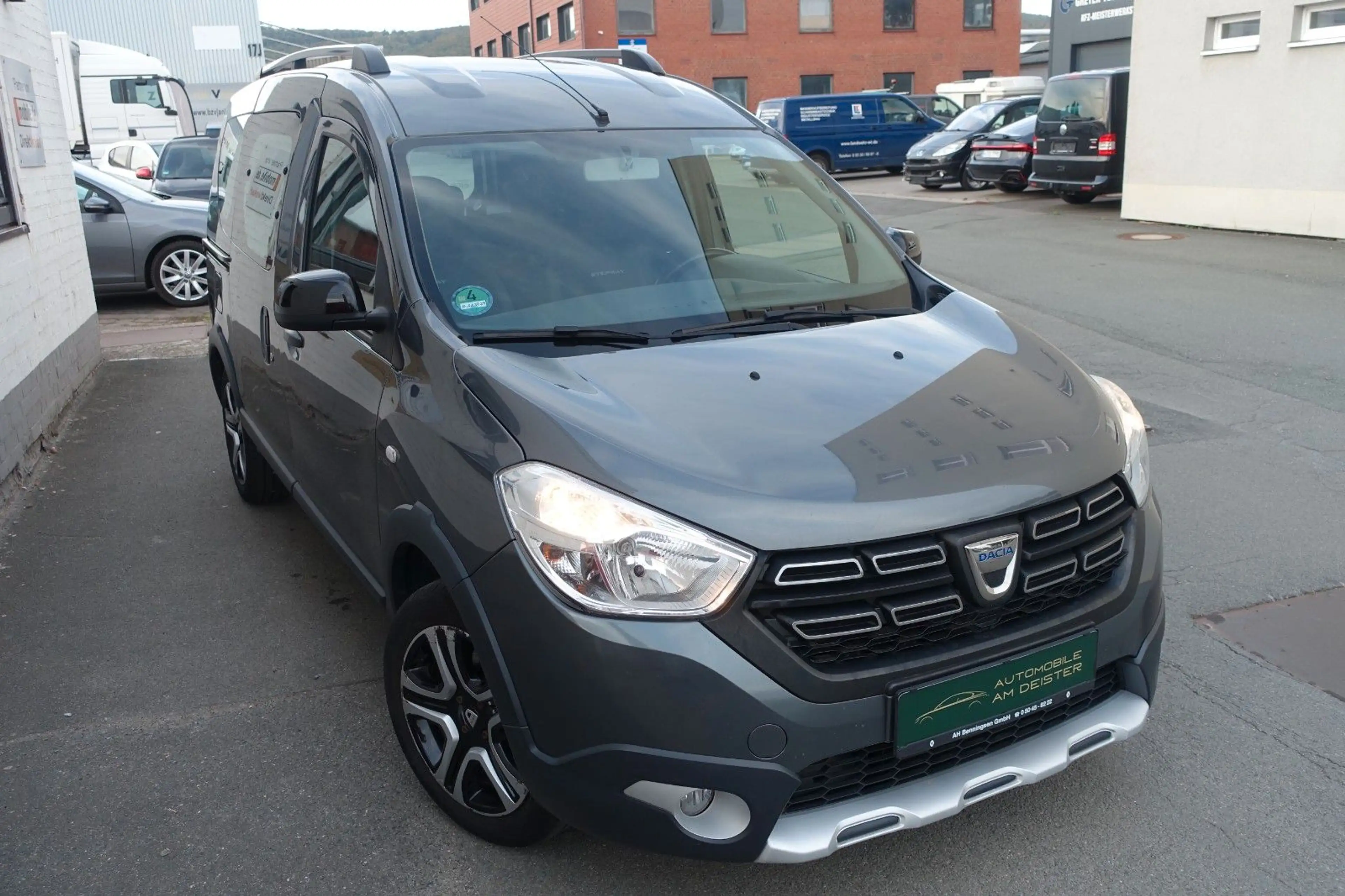 Dacia Dokker Stepway Celebration*NAVI*SHZ*AHK*TEMPOMAT