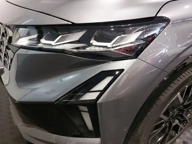 Renault Austral view 7