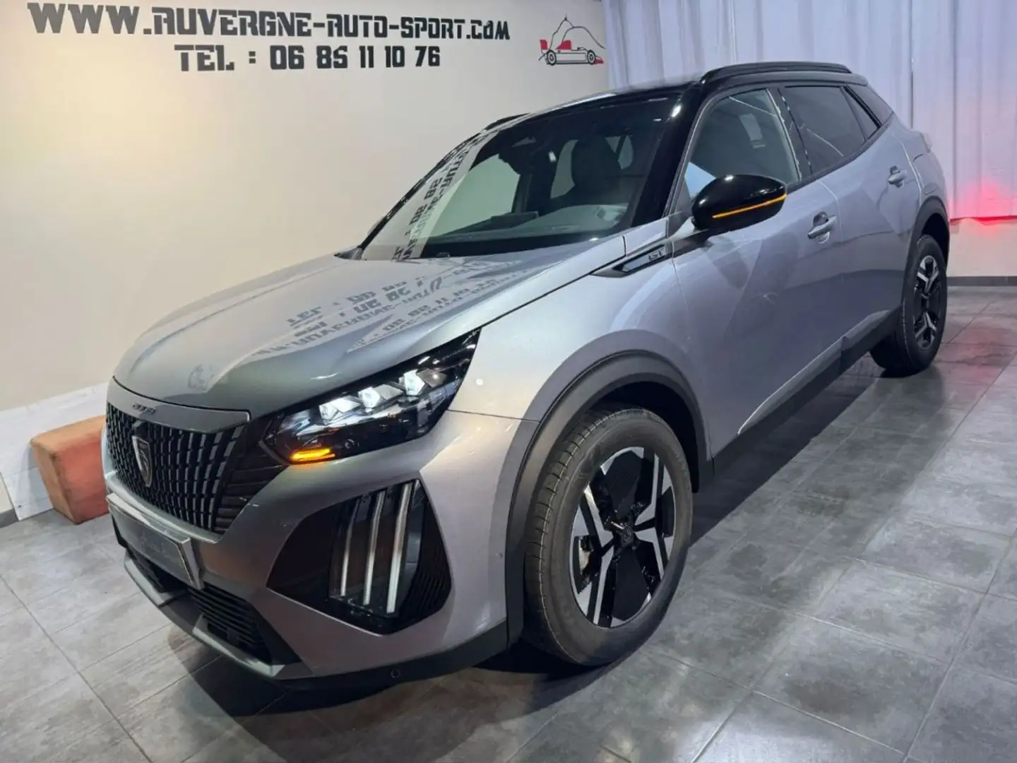 Peugeot 2008 hybrid 145 e-DCS6 GT Grau - 1