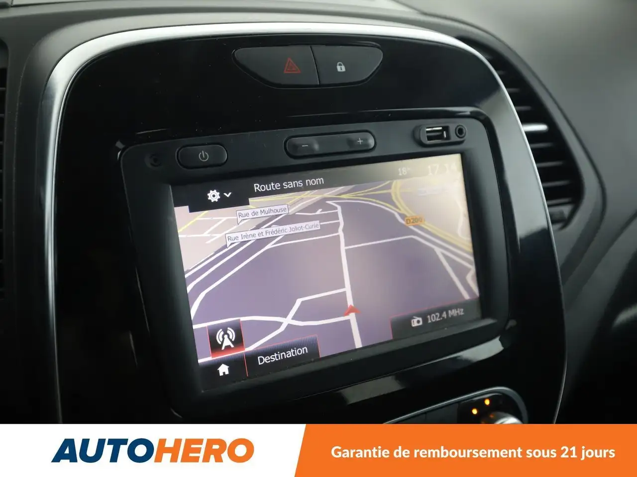 Renault Captur — photo 23