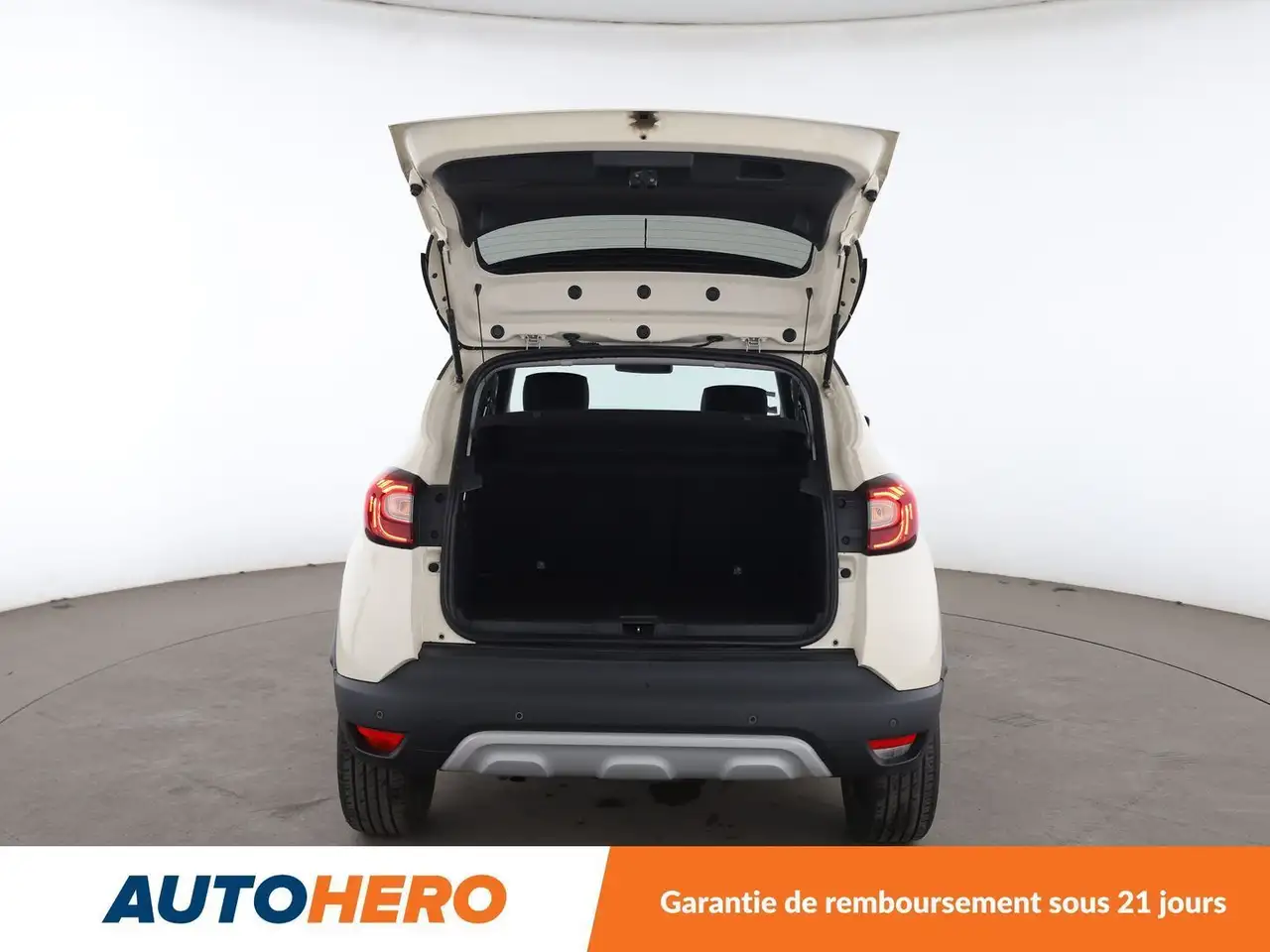 Renault Captur — photo 16