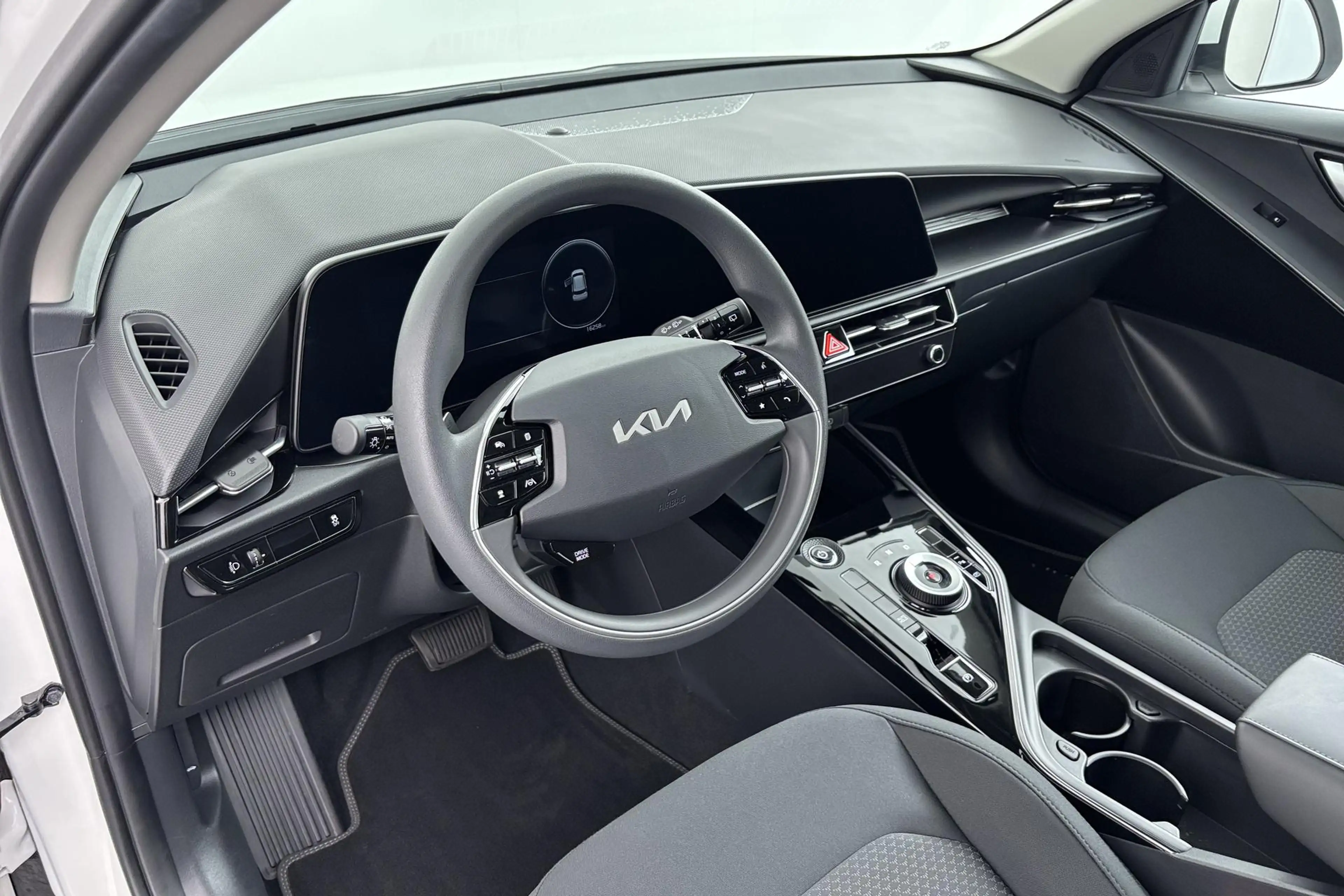 Kia e-Niro EV Light Edition 64.8 kWh Volledig elektrisch rijd — photo 2