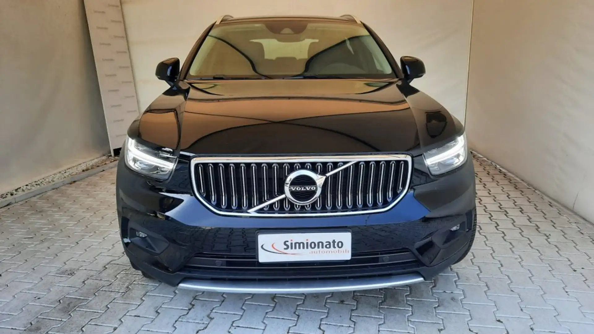 Volvo XC40 T4 Recharge Plug-in Hybrid Inscription Nero - 2