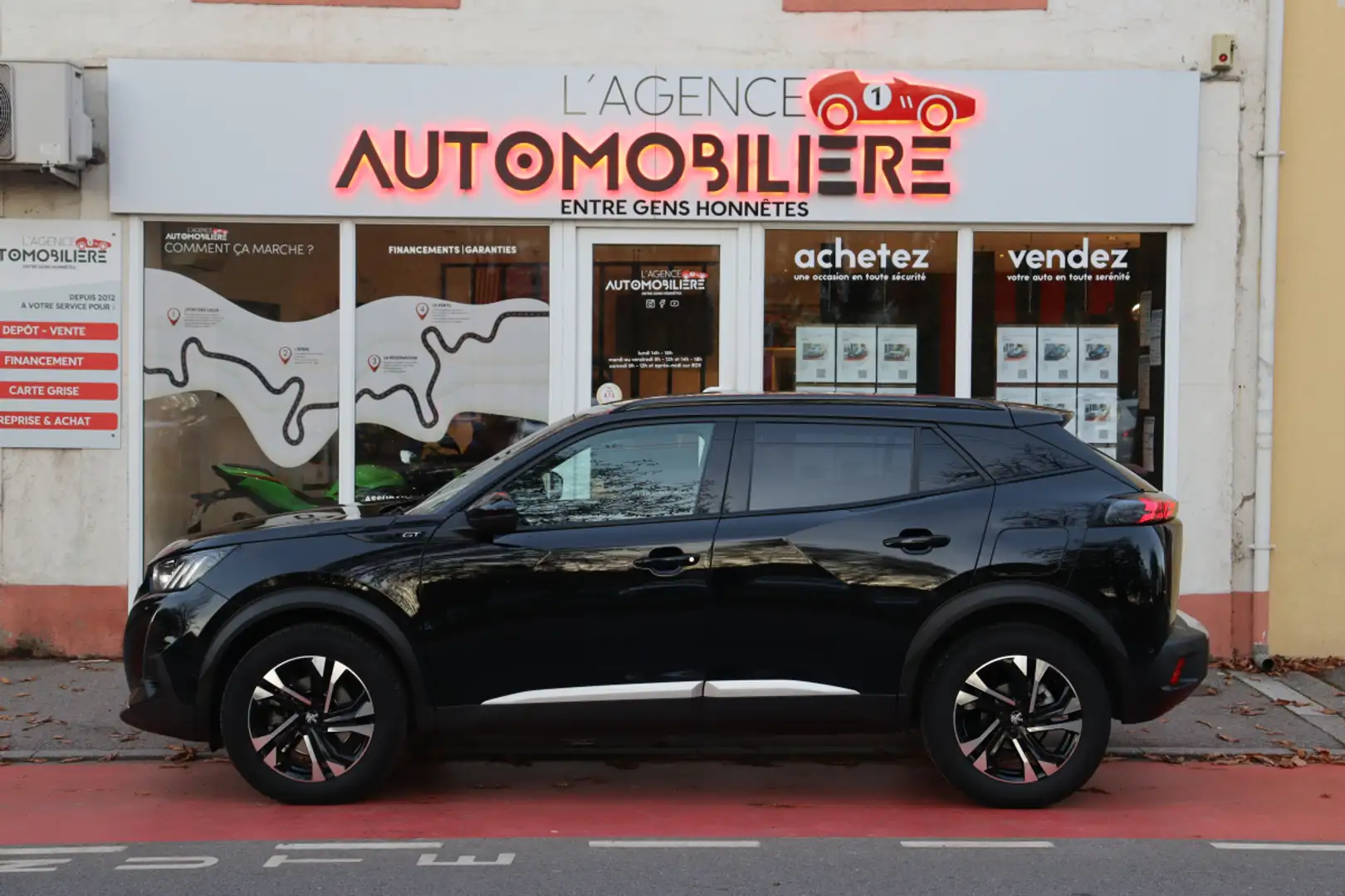 Peugeot e-2008 1.5 BlueHDI 130 GT EAT8 (CarPlay, Caméra 360, I-C Nero - 2