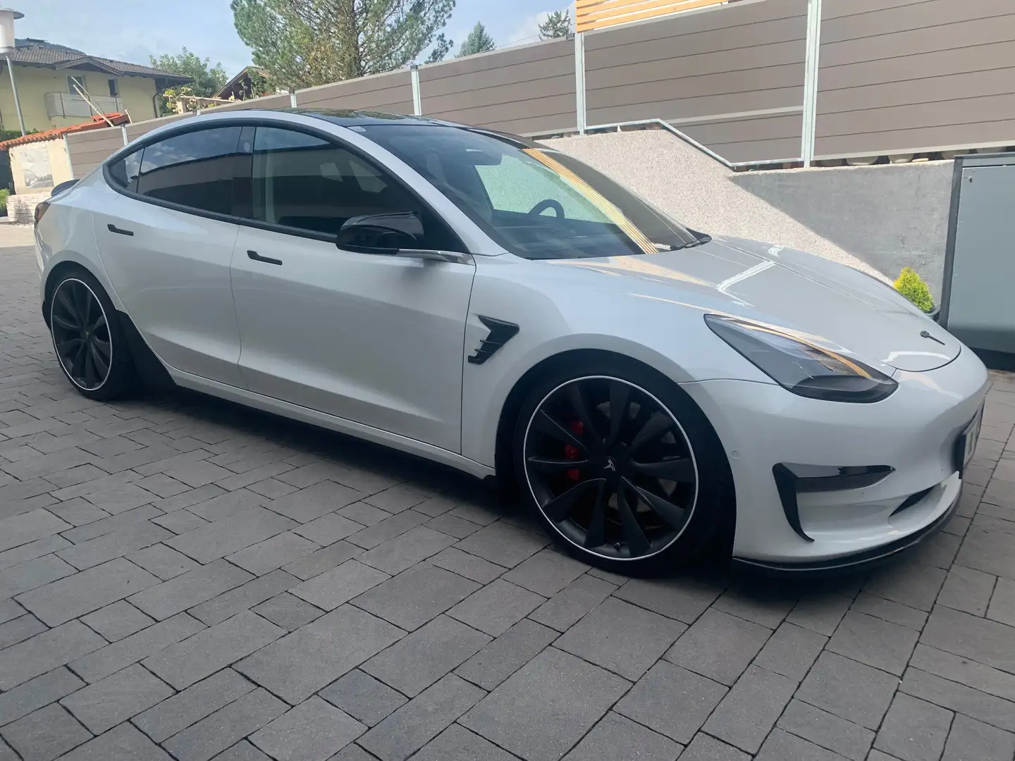 Tesla Model 3 Performance Weiß - 2
