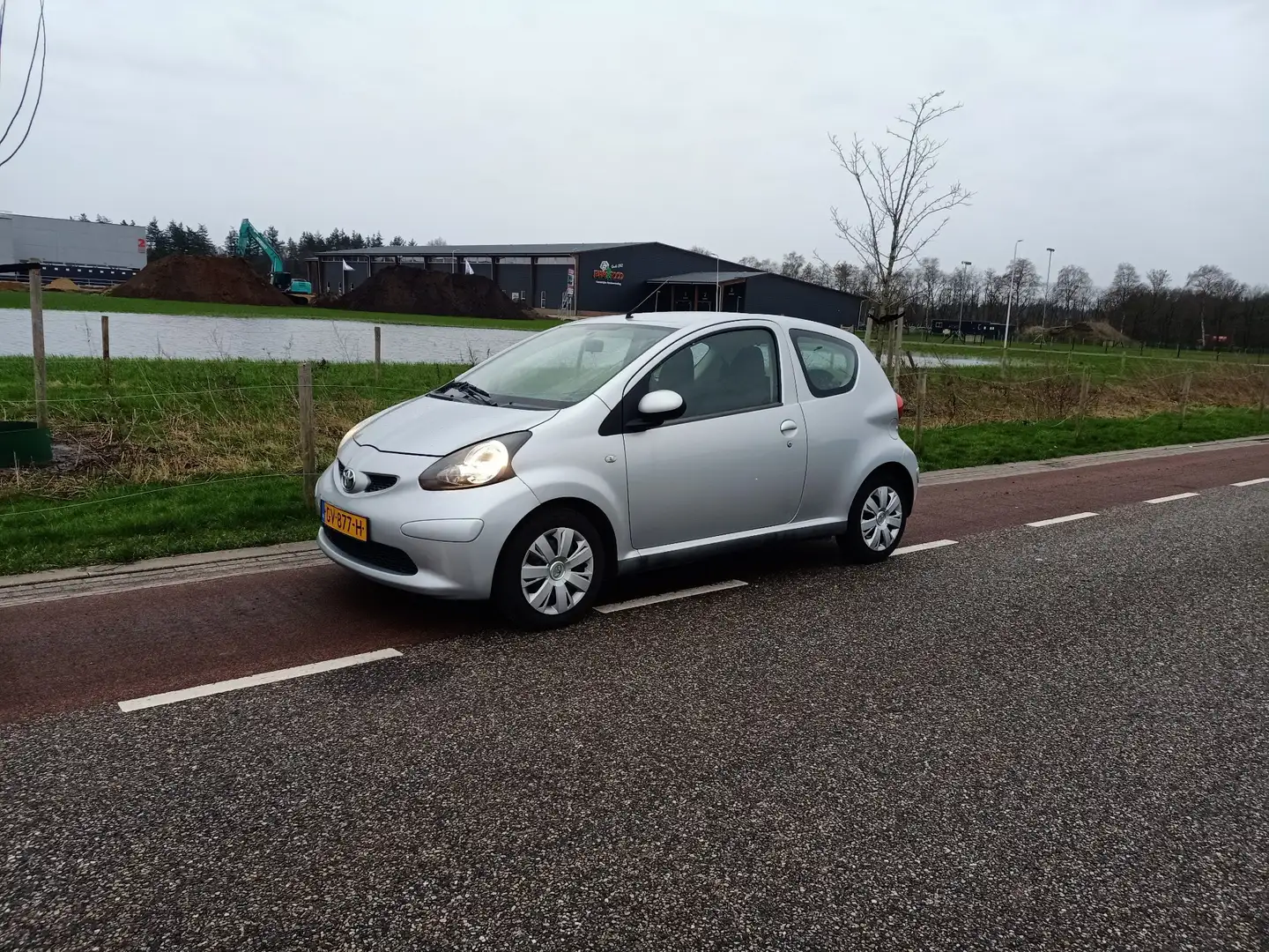 Toyota Aygo 1.0-12V Gris - 2