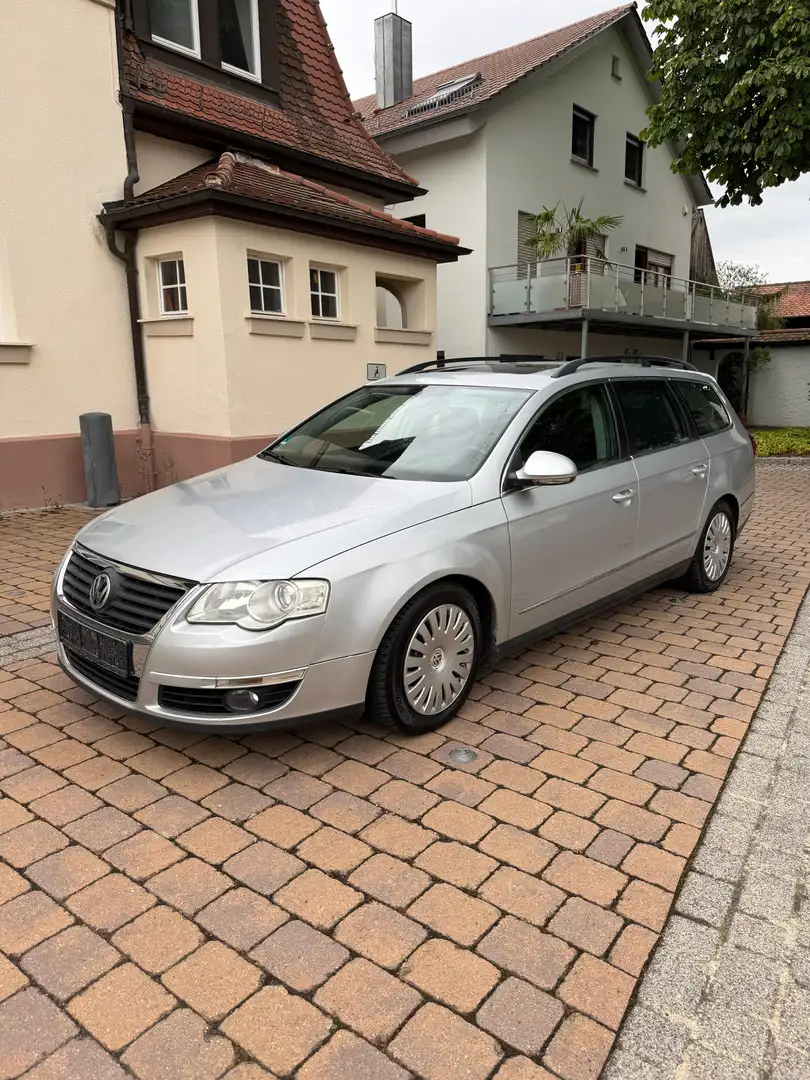 Volkswagen Passat Variant 2.0 FSI Comfortline TÜV/Schiebedach/SHZ - 2