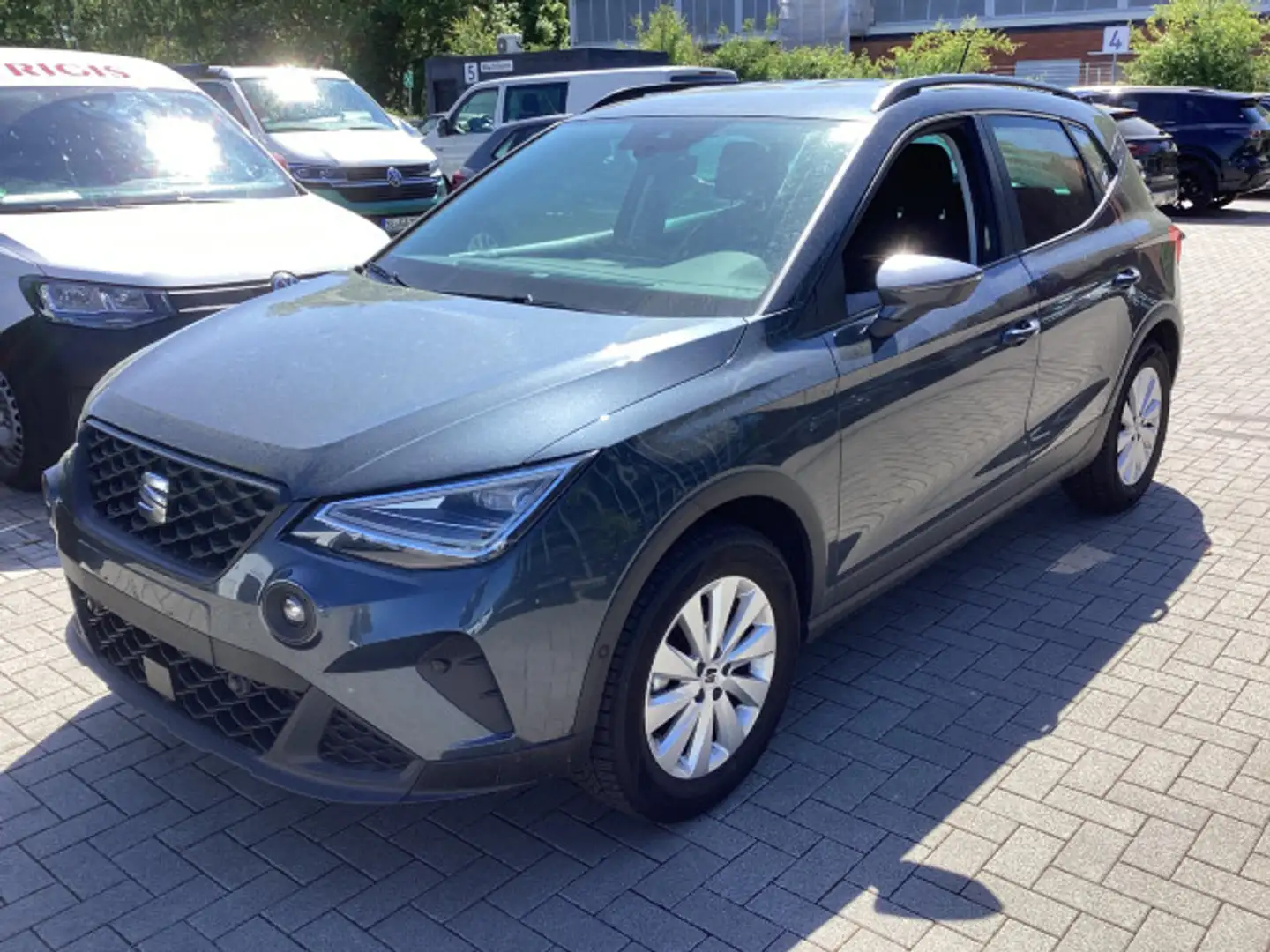 SEAT Arona 1.0 TSI Style DSG Kamera LED Navi CarPlay Gris - 2