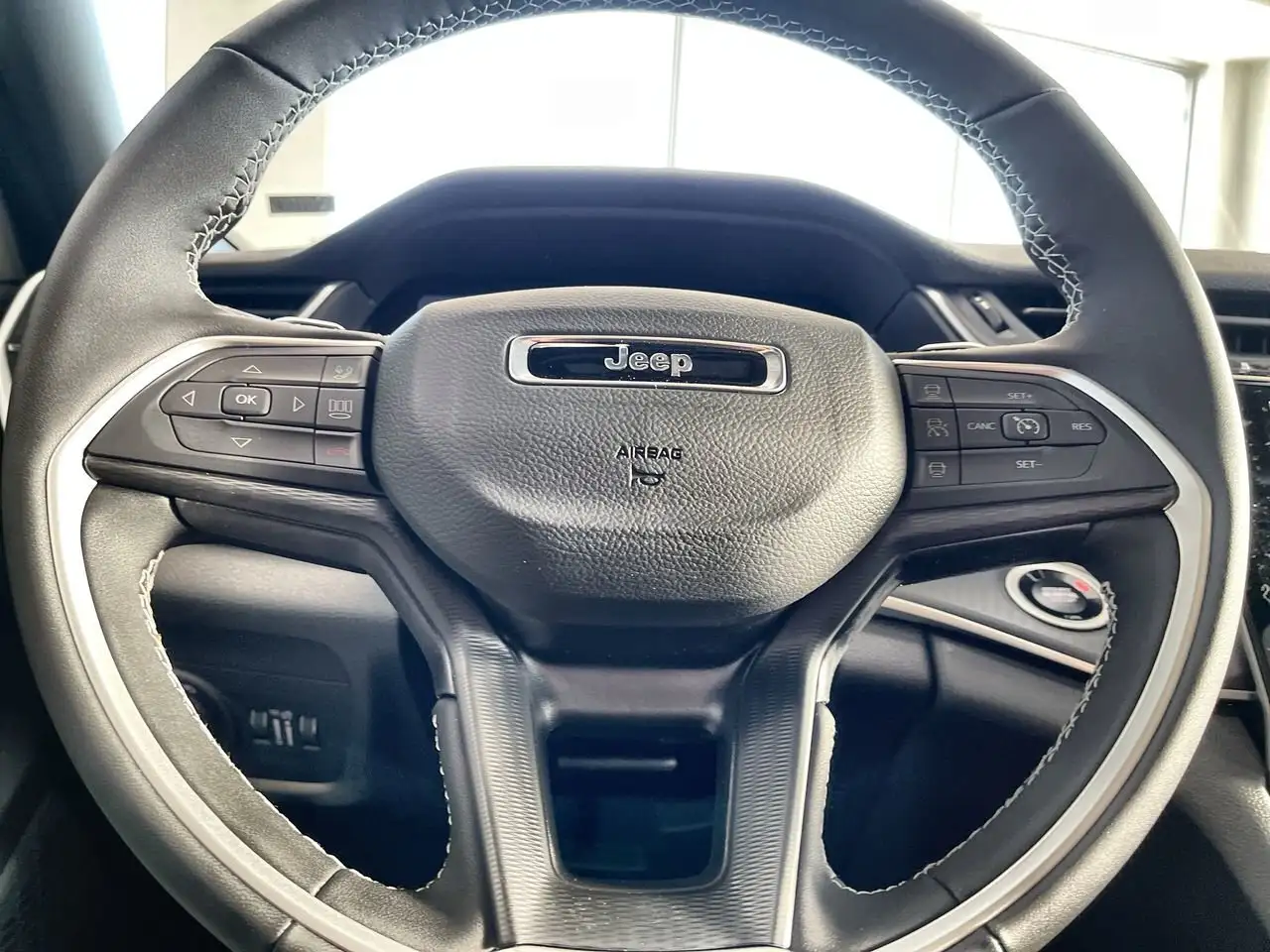 Jeep Grand Cherokee снимка Jeep Grand Cherokee
