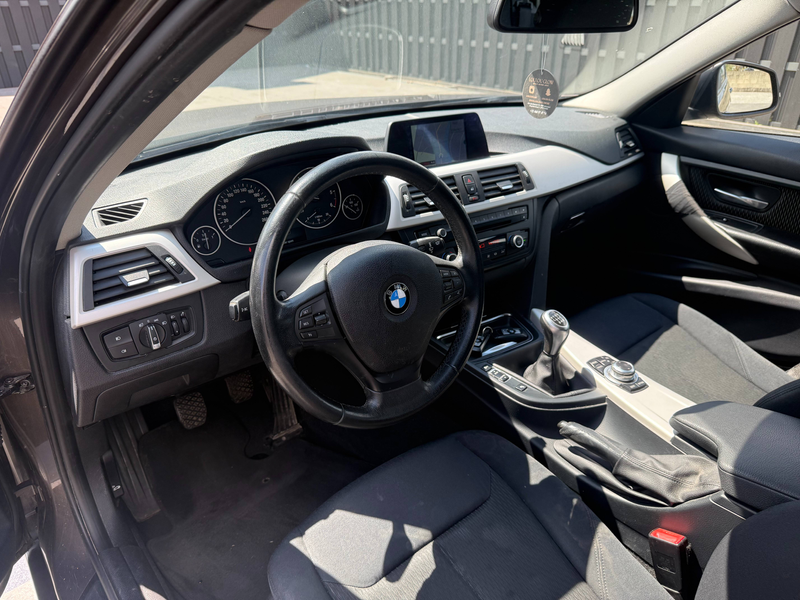 BMW 318 d Touring — photo 10