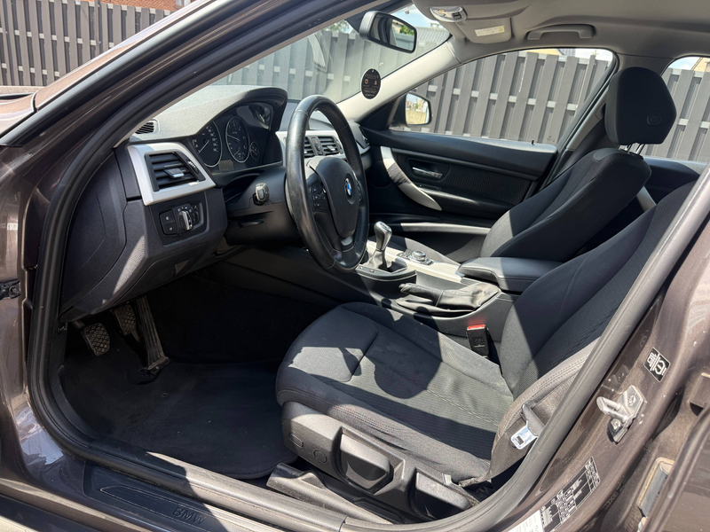 BMW 318 d Touring — photo 9