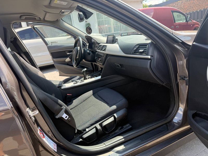 BMW 318 d Touring — photo 8