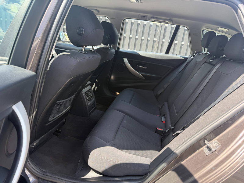 BMW 318 d Touring — photo 11