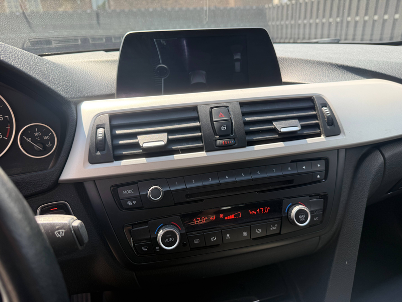 BMW 318 d Touring — photo 7