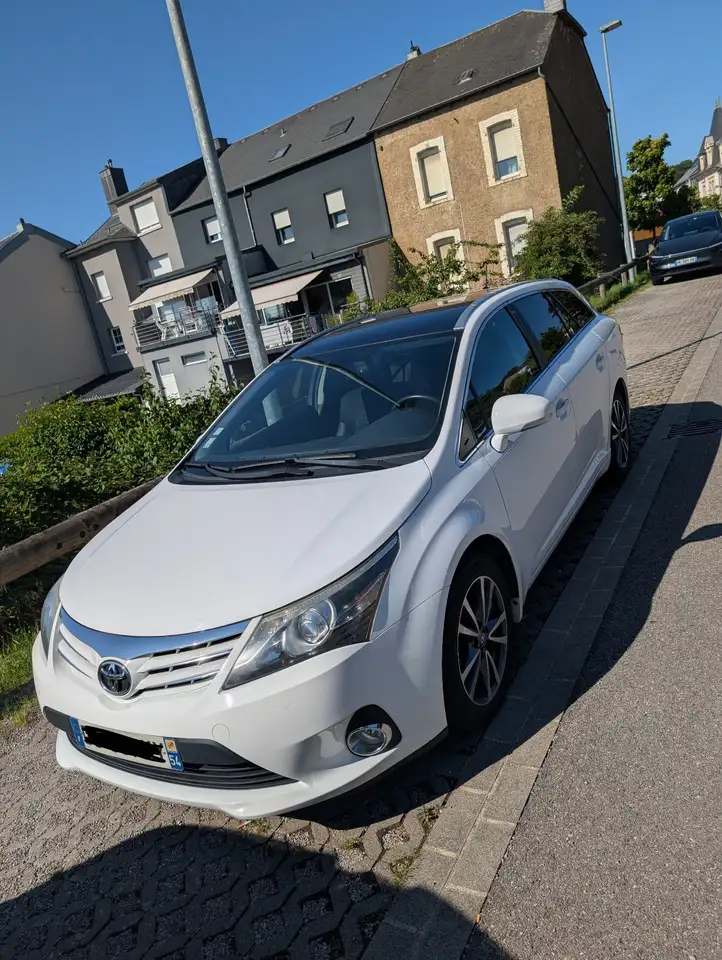 Toyota Avensis SW 124 D-4D SkyView Limited Edition