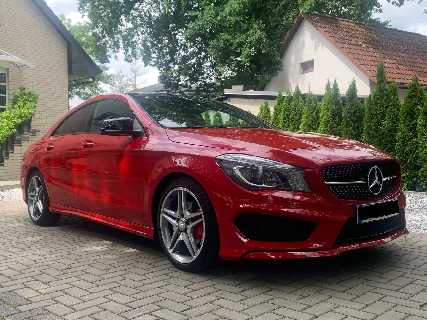 Mercedes-Benz CLA 200 CLA 200 AMG Line Rot - 1