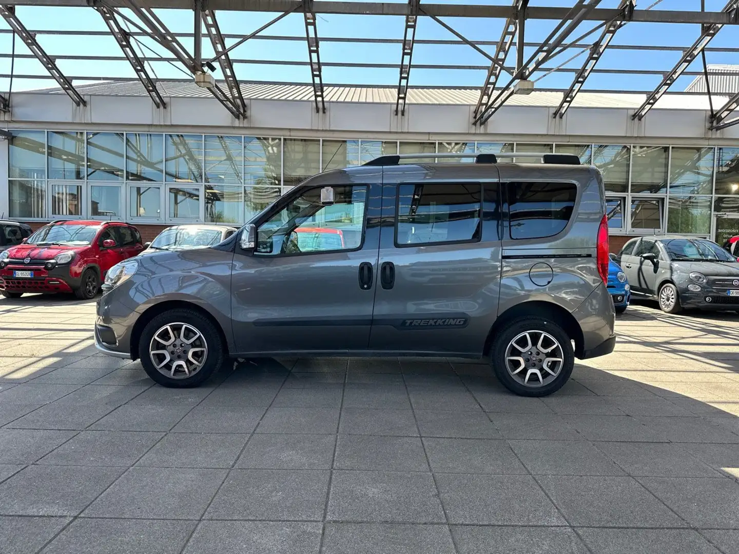 Fiat Doblo 1.6 Mjt 16v 120cv TREKKING Gris - 2