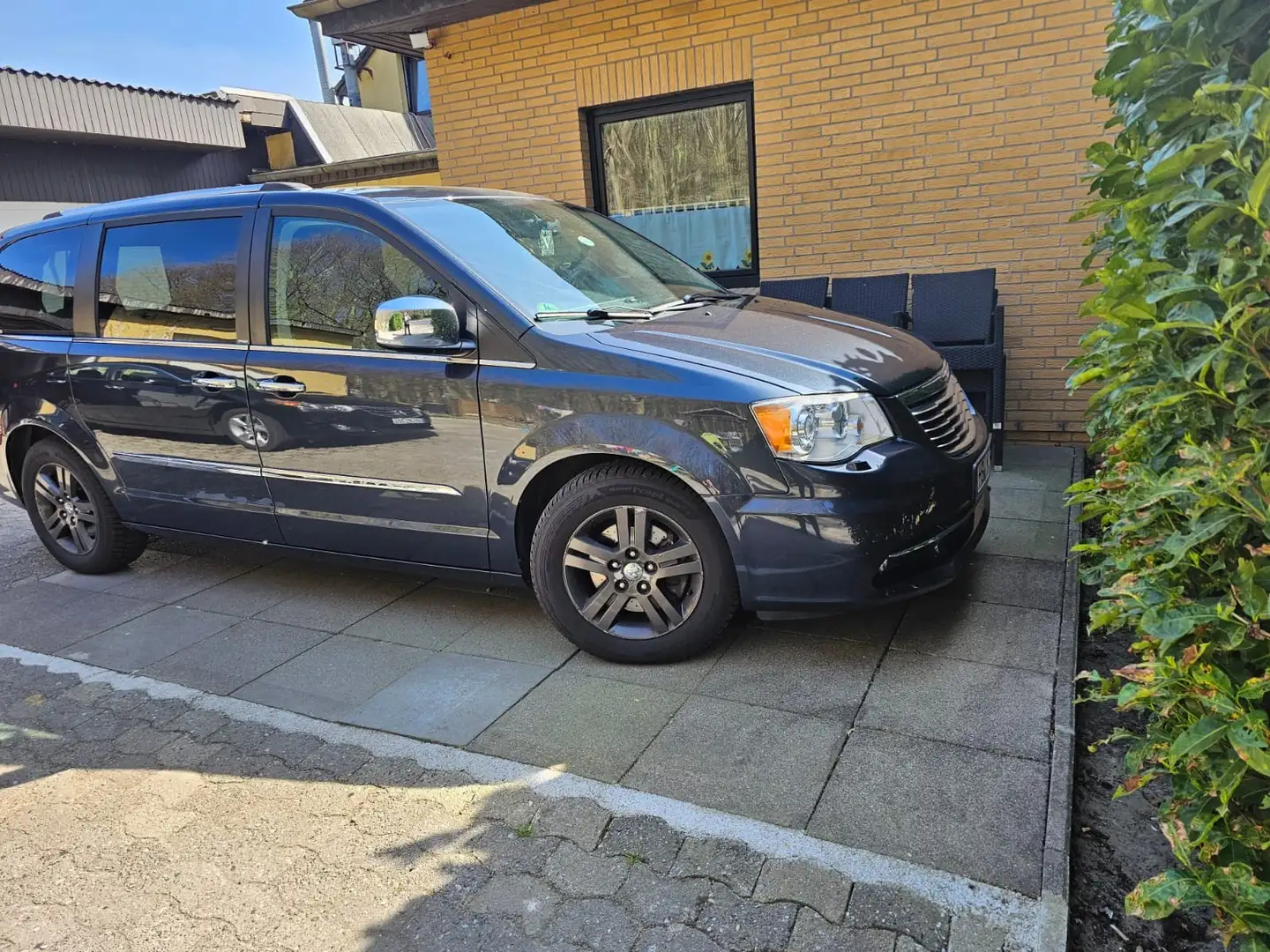 Chrysler Town & Country - 1