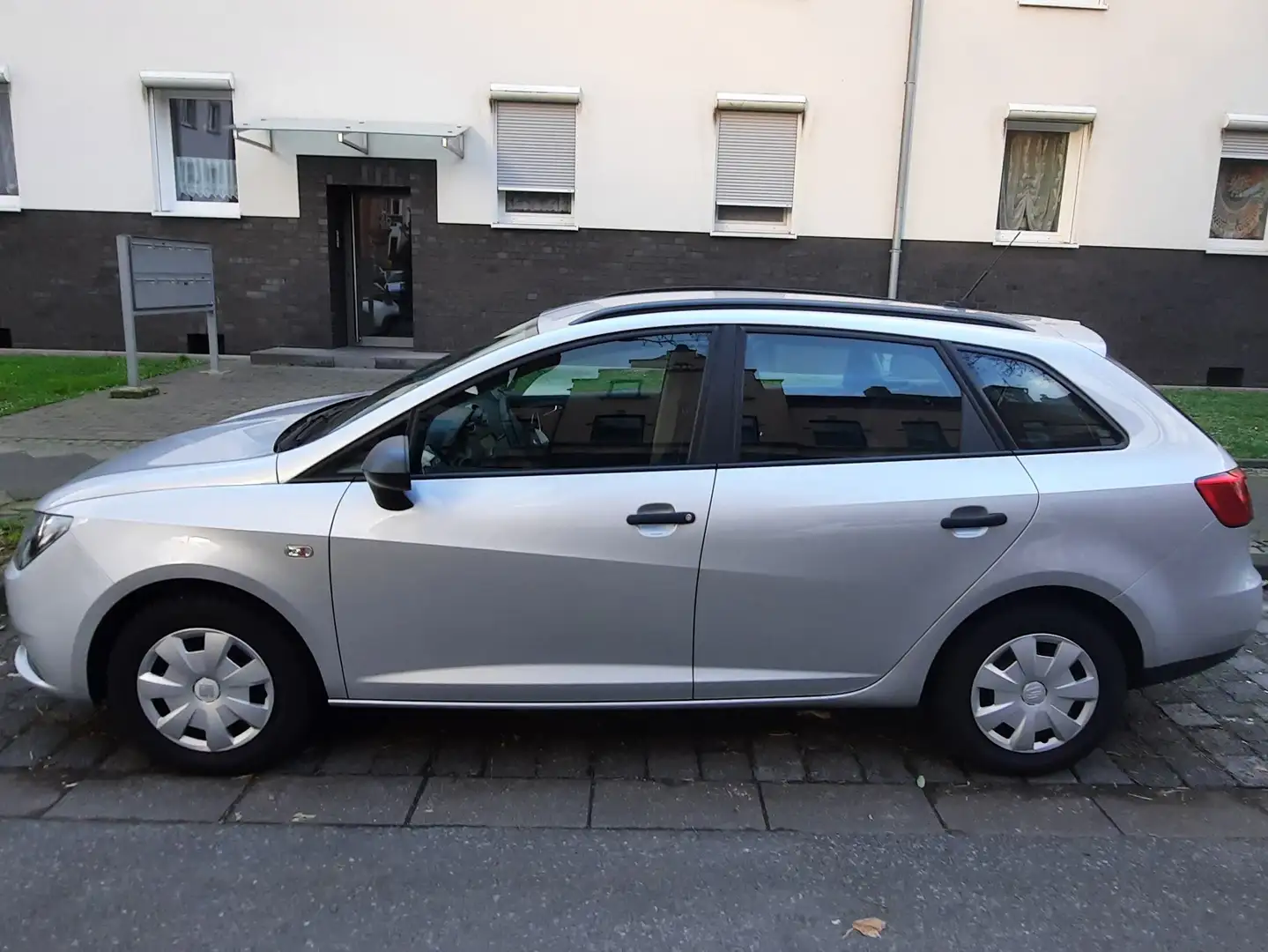 SEAT Ibiza Ibiza ST 1.0 MPI CONNECT Silber - 1